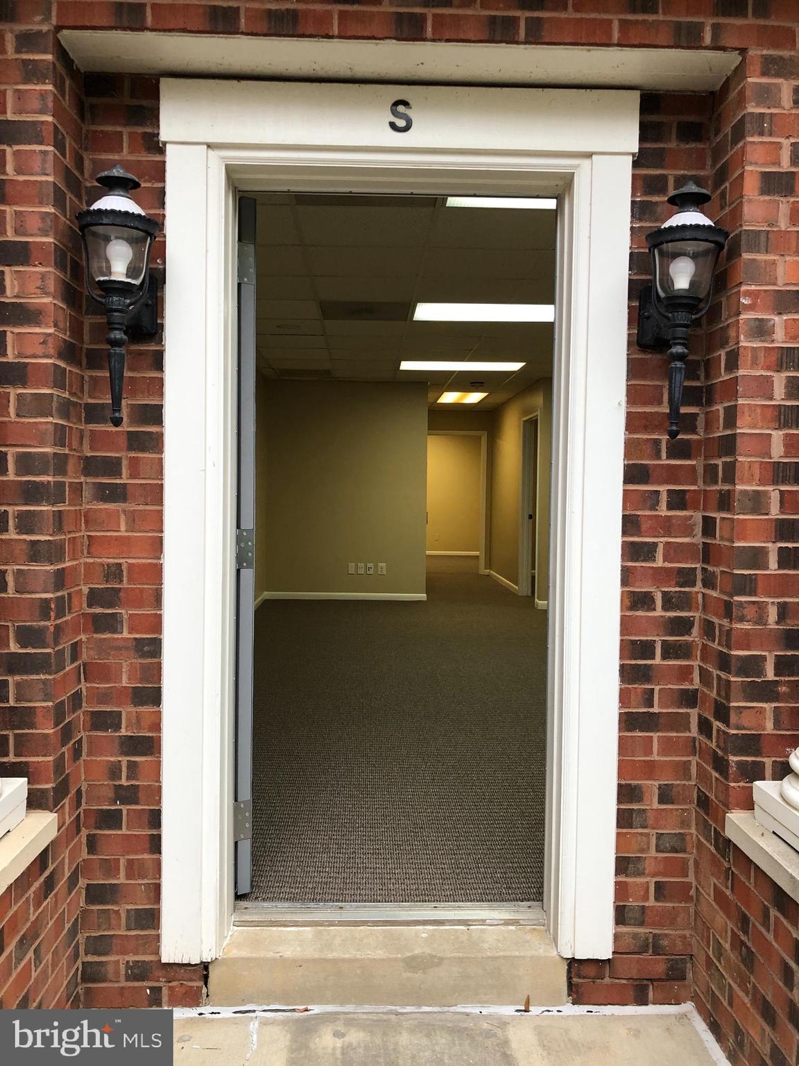 FAIRFAX TOWNE OFFICE PARK - Commercial Lease