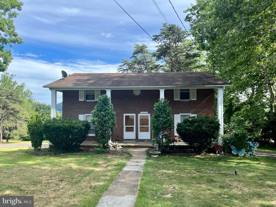 Great investment in the Bel Air community, duplex includes 2 units, each with 2 bedrooms, one bath and a garage,  fully rented with gross income of $1,460 monthly, close to school, community pool and park, extra parcel included, rent one and live in other.