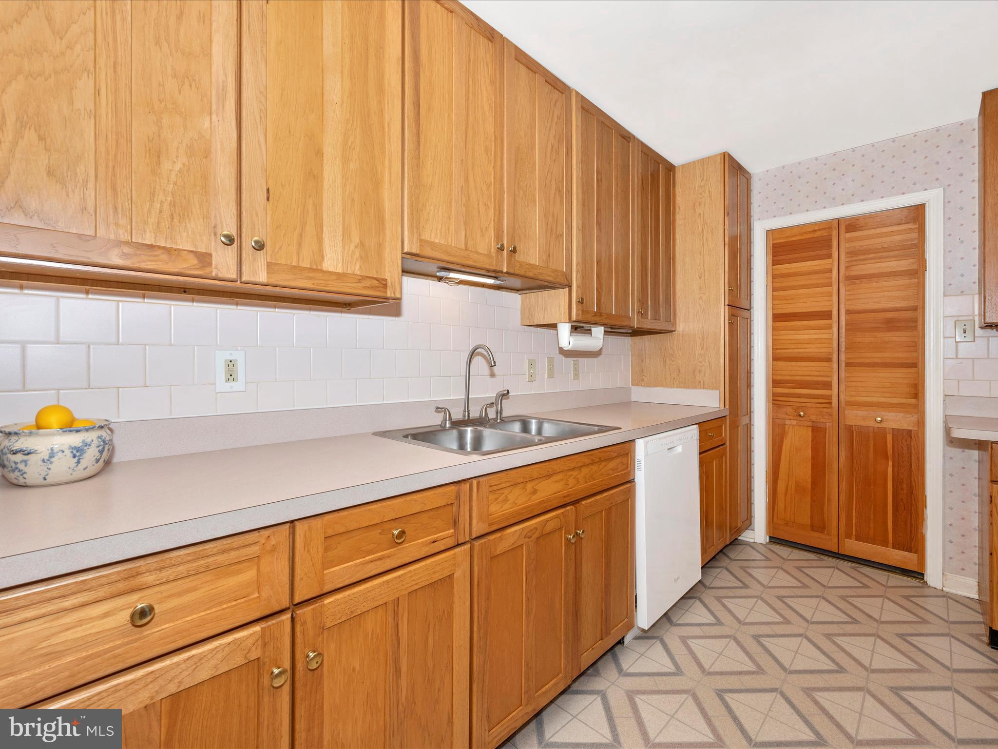 MANOR WOODS - Residential