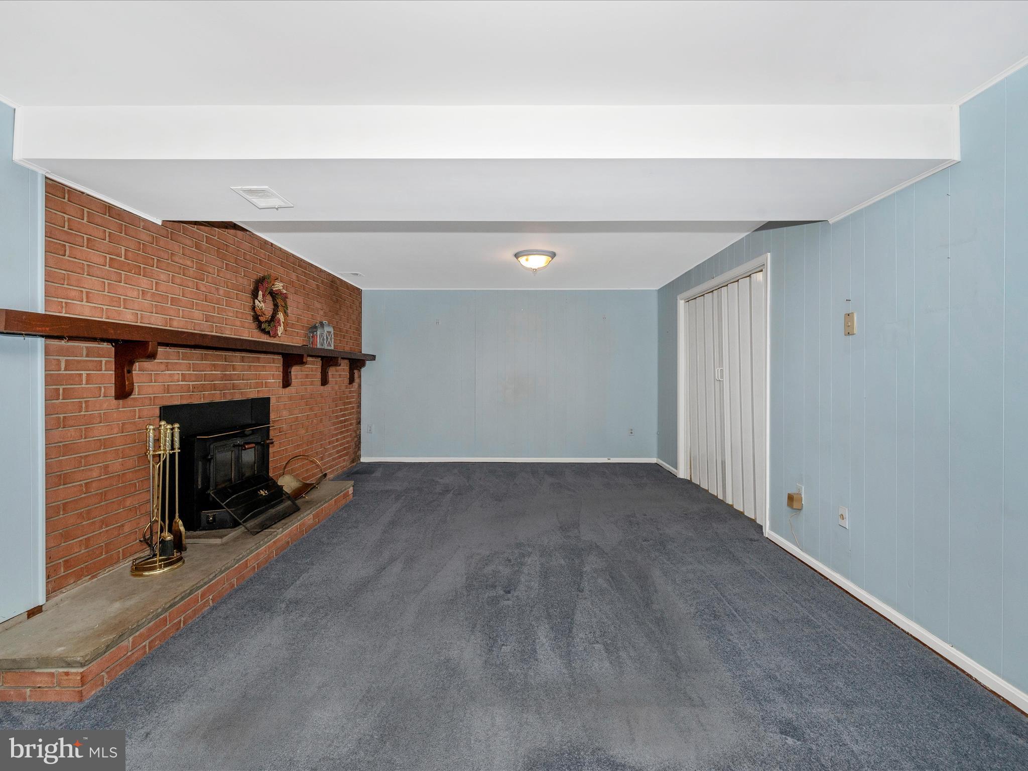 MANOR WOODS - Residential