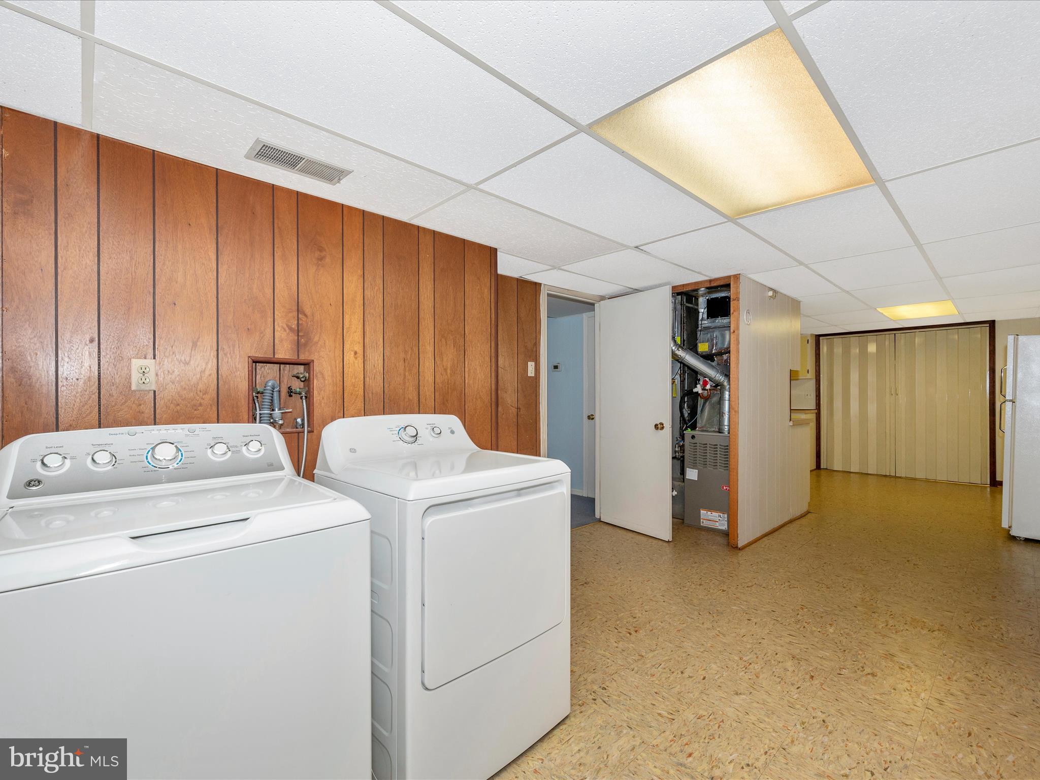 MANOR WOODS - Residential