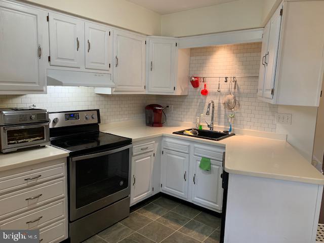 LOWRY HOUSE - Residential Lease