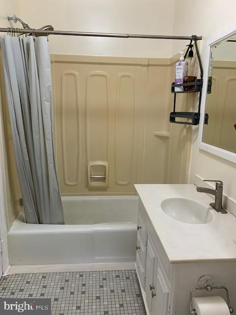 LOWRY HOUSE - Residential Lease