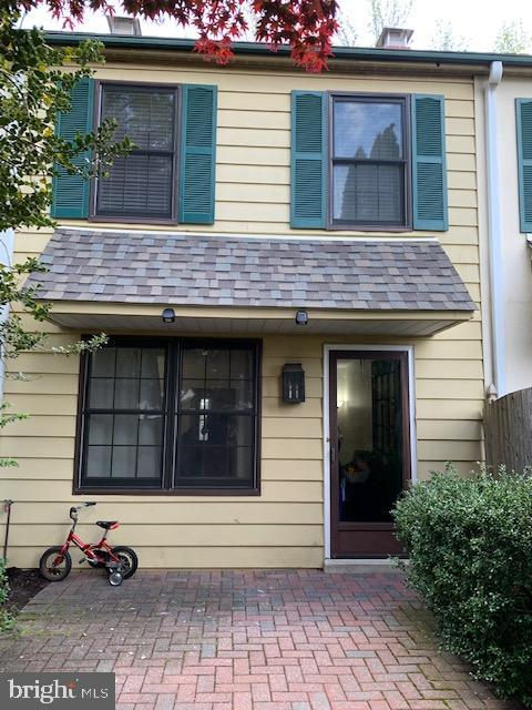 LOWRY HOUSE - Residential Lease