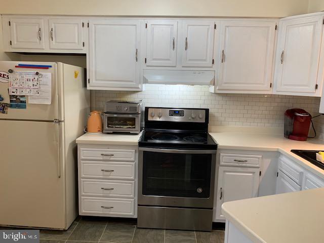 LOWRY HOUSE - Residential Lease