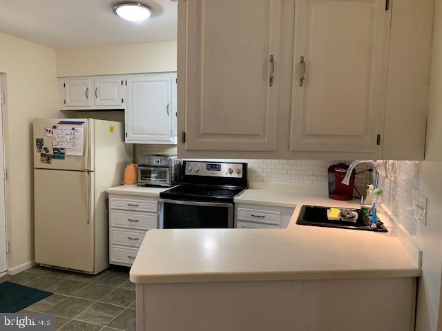 LOWRY HOUSE - Residential Lease