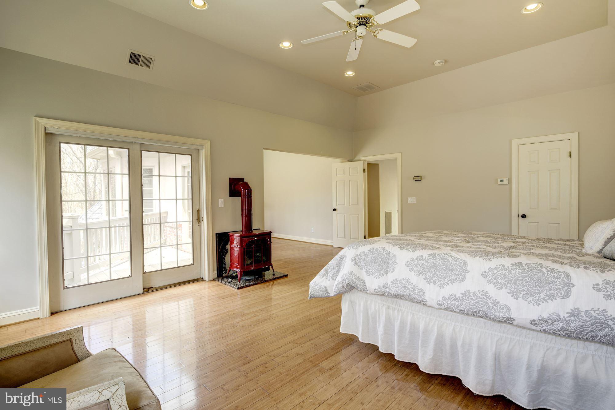 TRIADELPHIA WOODS - Residential