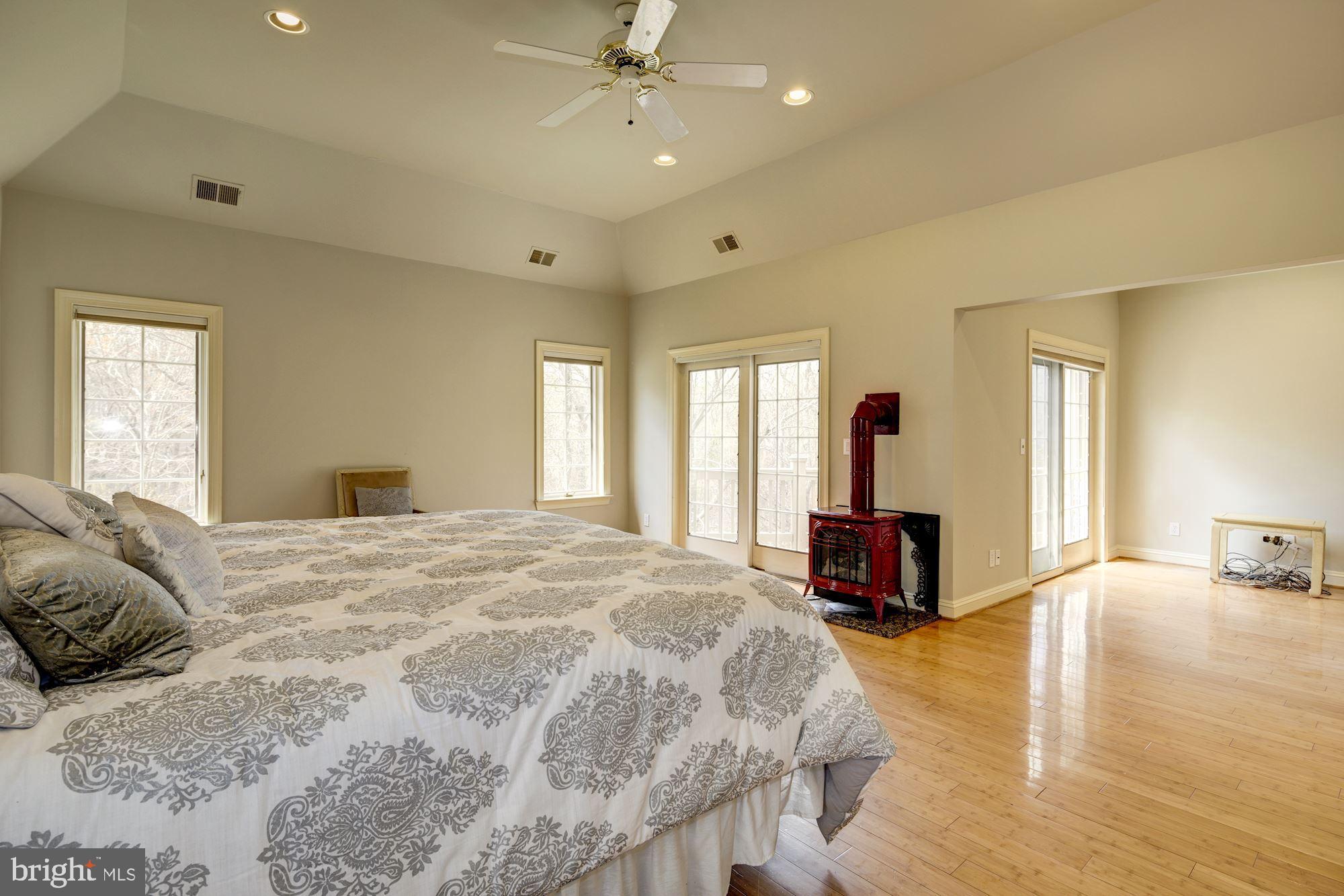 TRIADELPHIA WOODS - Residential