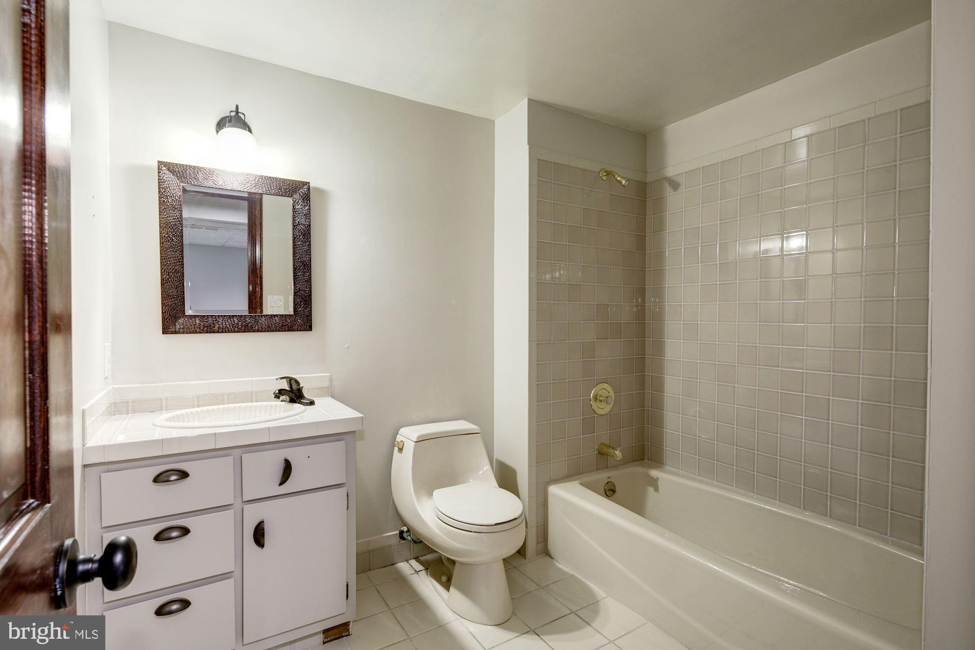 TRIADELPHIA WOODS - Residential