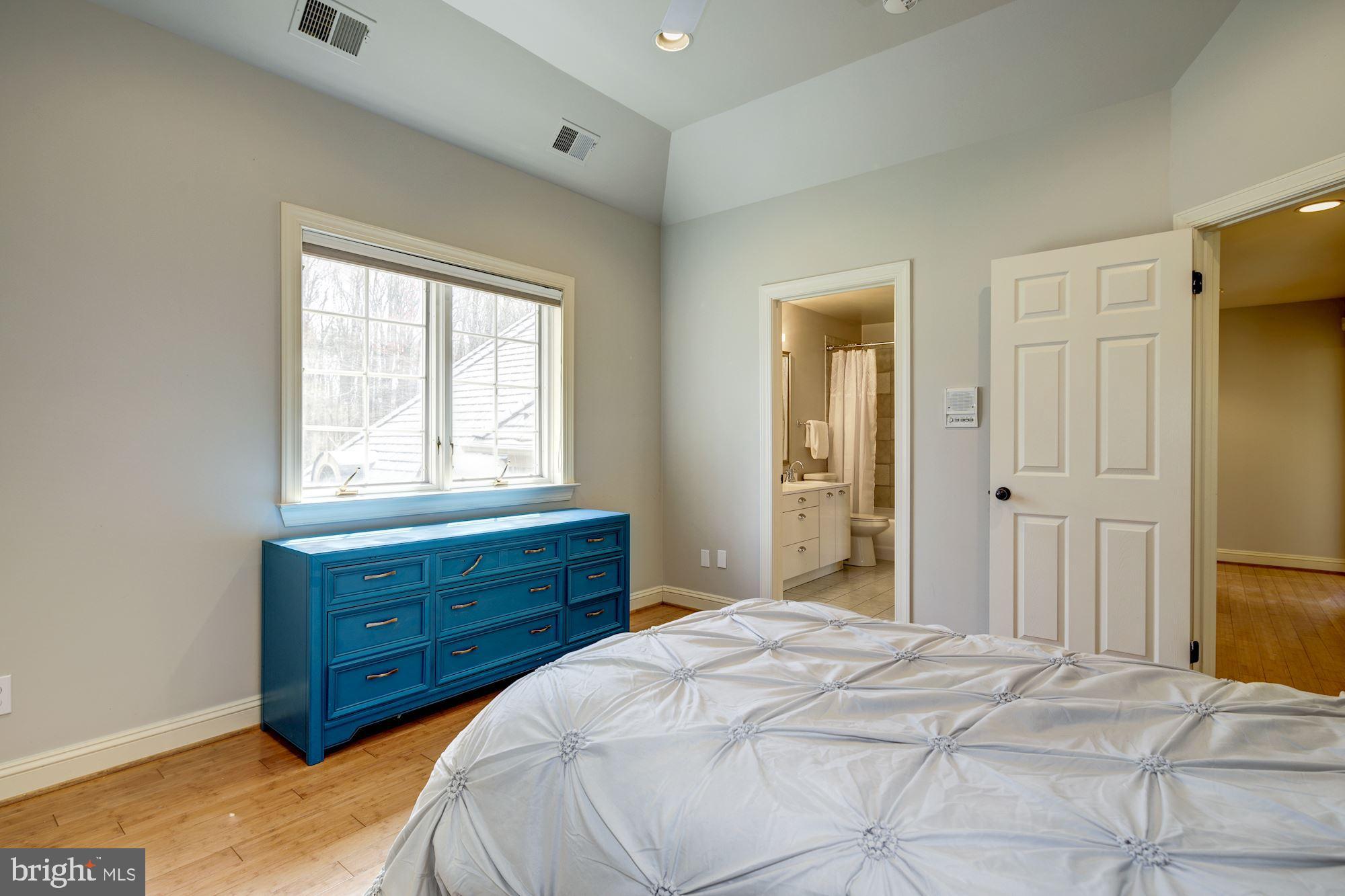 TRIADELPHIA WOODS - Residential