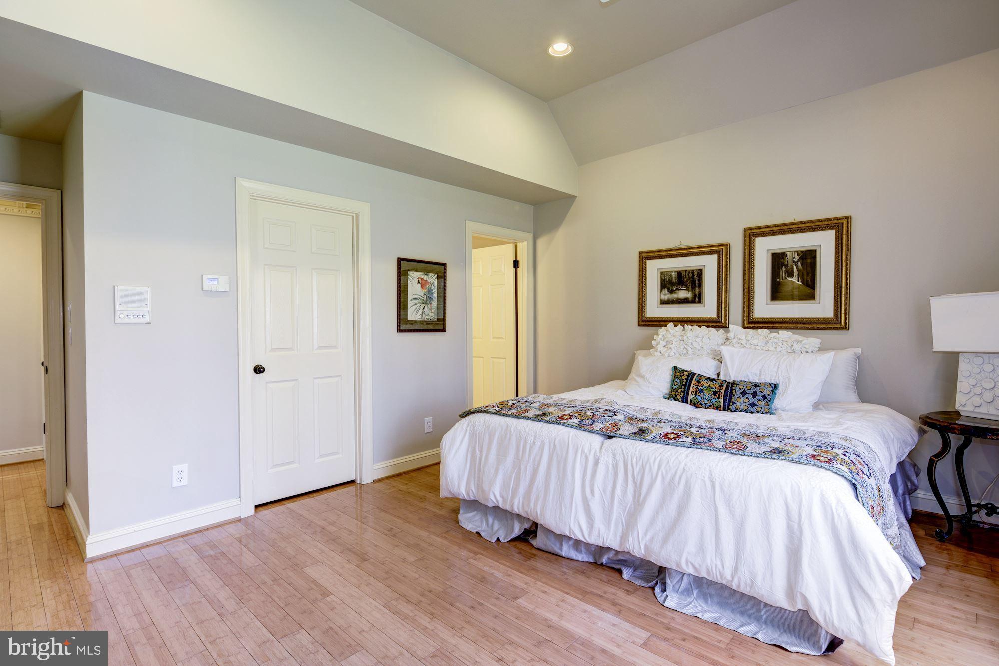 TRIADELPHIA WOODS - Residential