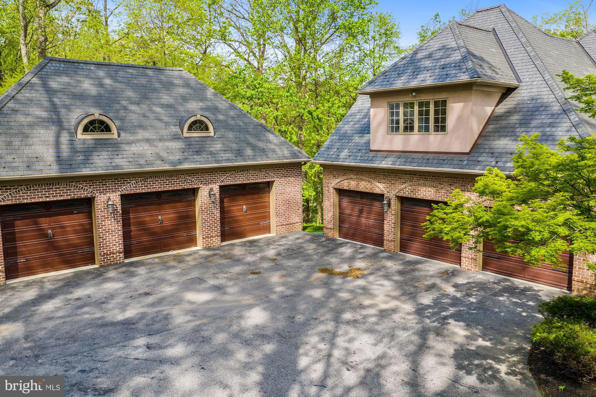 TRIADELPHIA WOODS - Residential