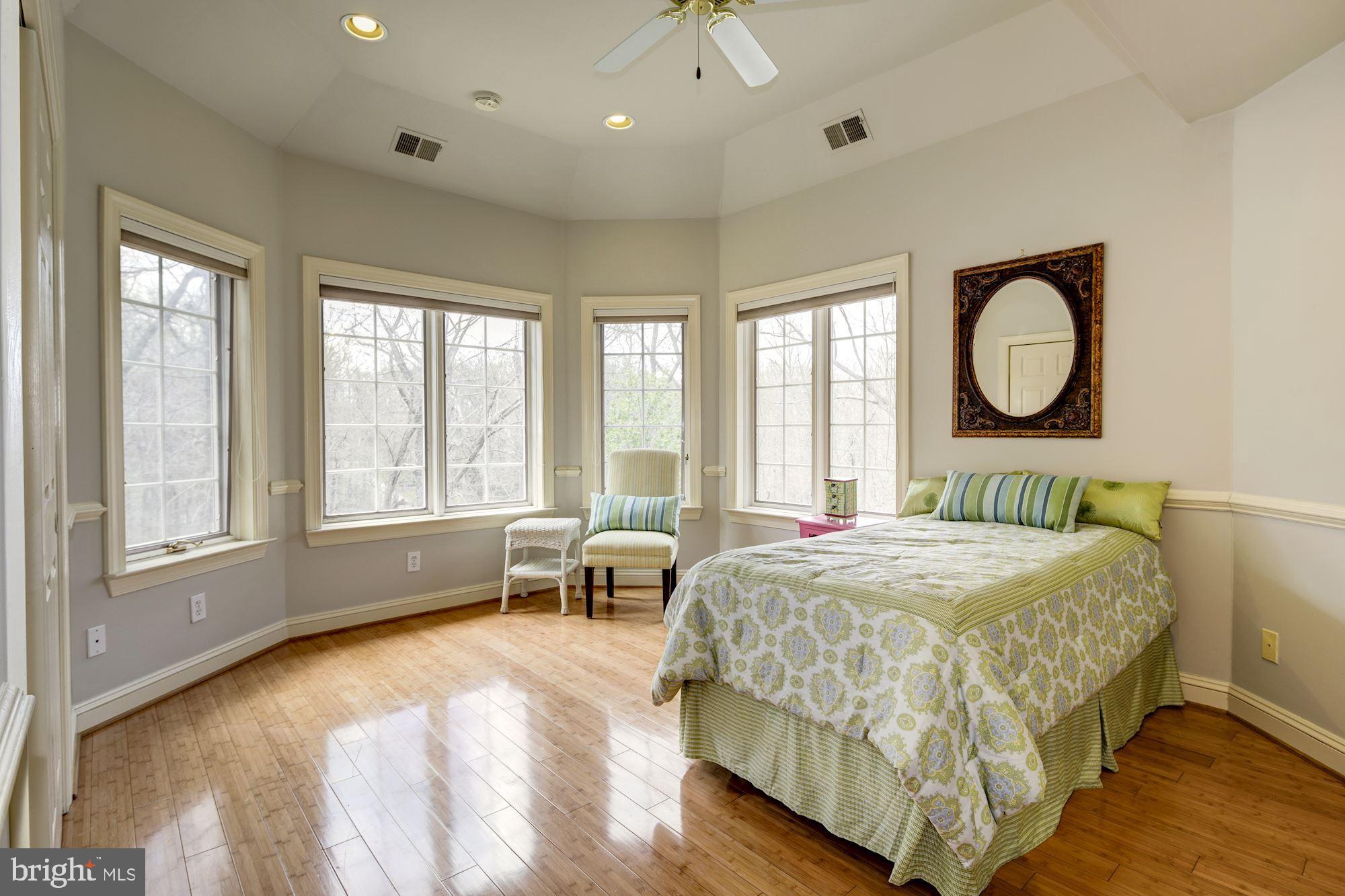 TRIADELPHIA WOODS - Residential