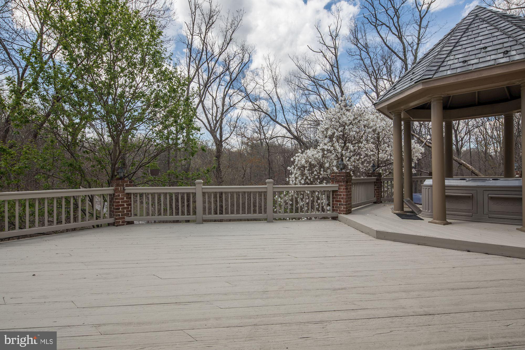 TRIADELPHIA WOODS - Residential