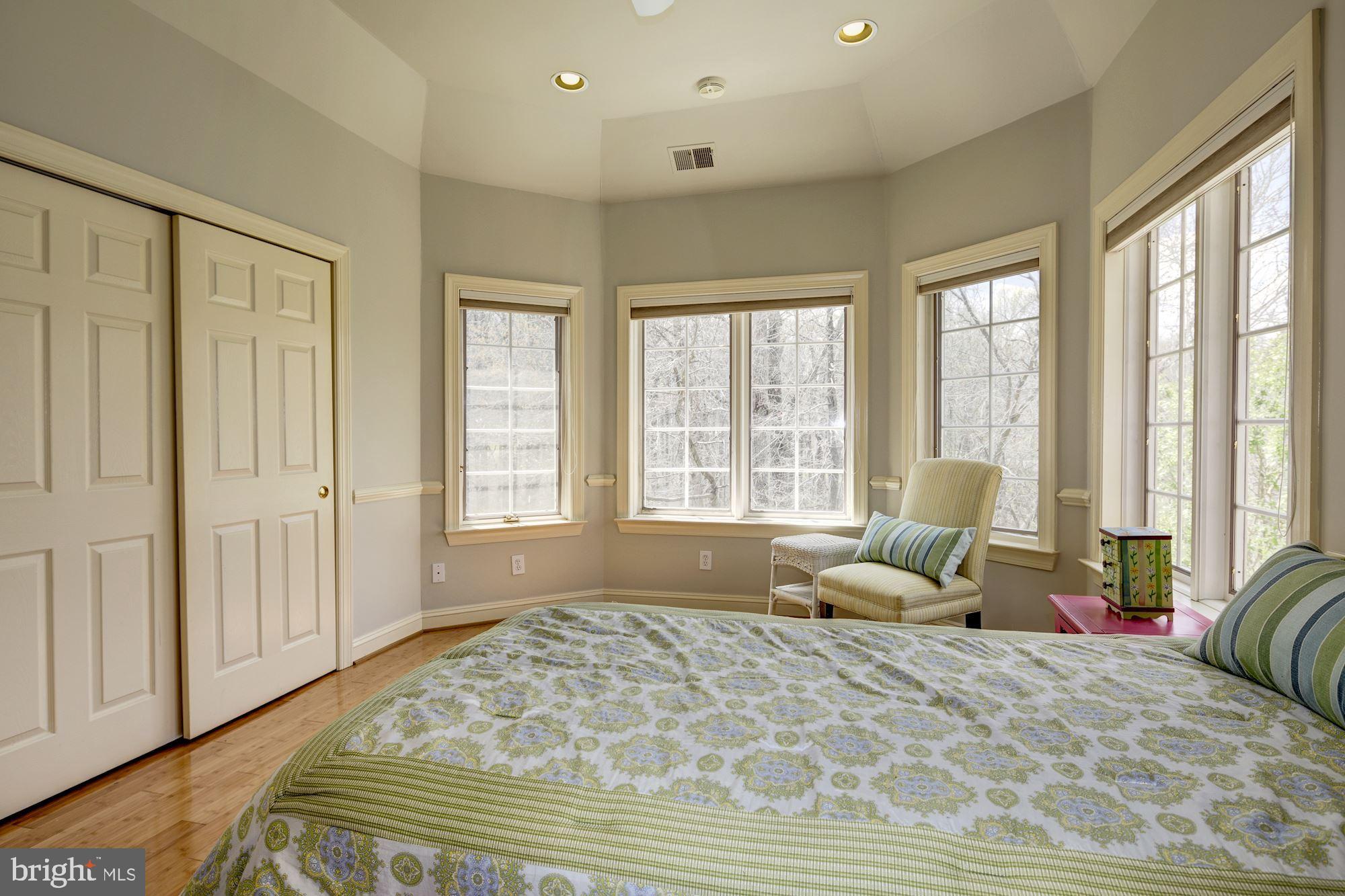 TRIADELPHIA WOODS - Residential