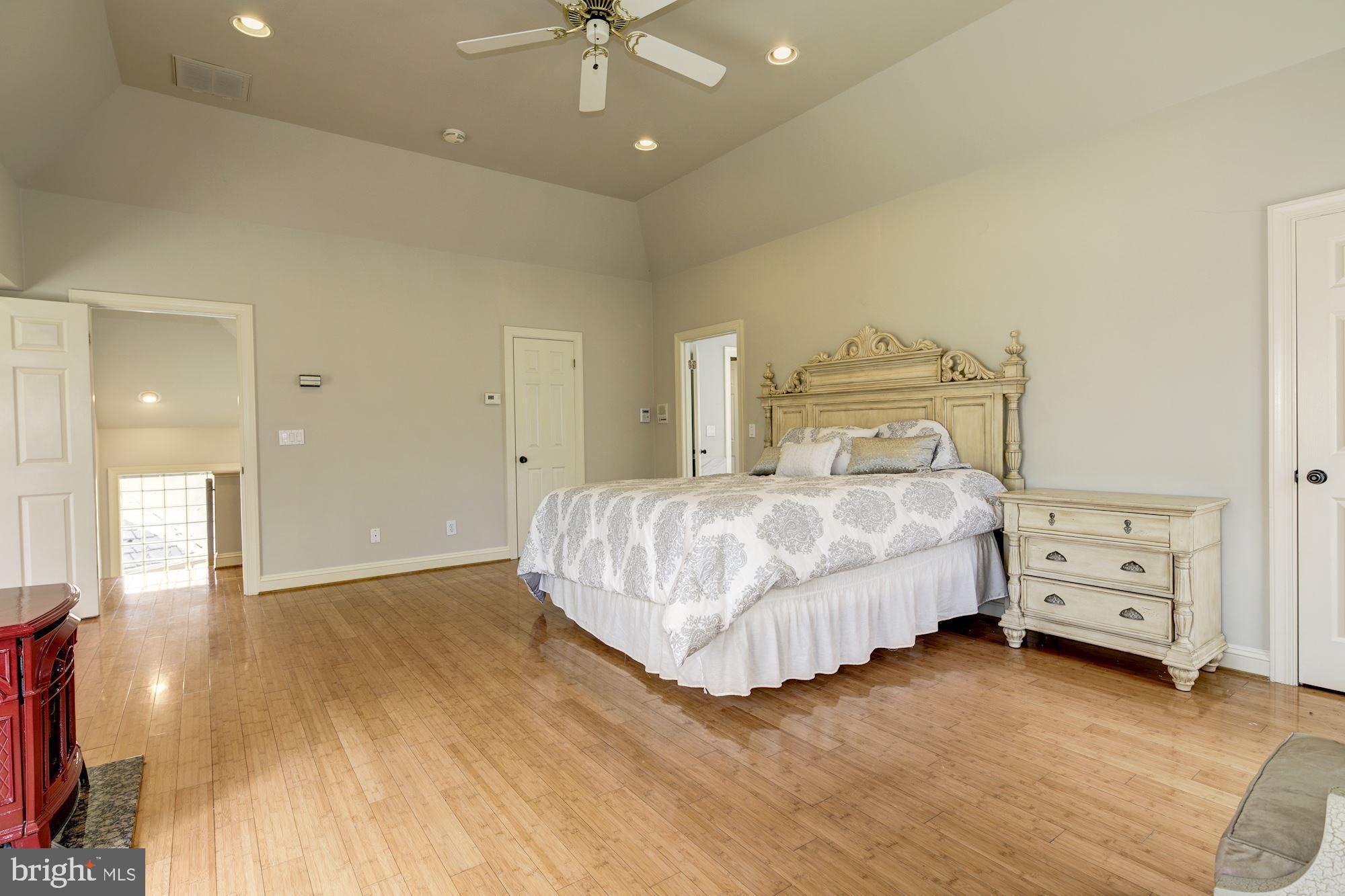 TRIADELPHIA WOODS - Residential