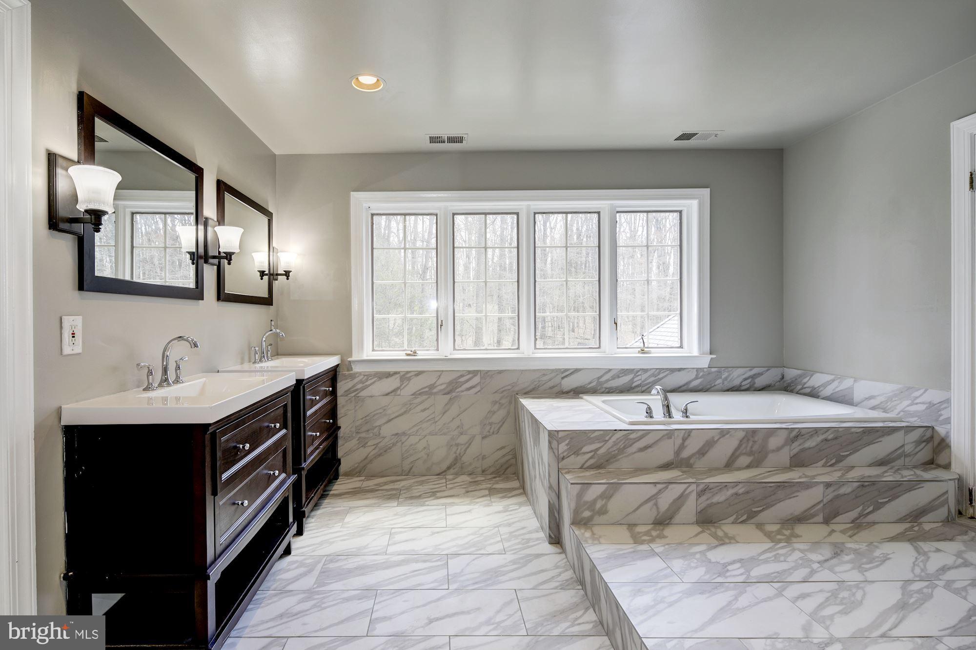 TRIADELPHIA WOODS - Residential