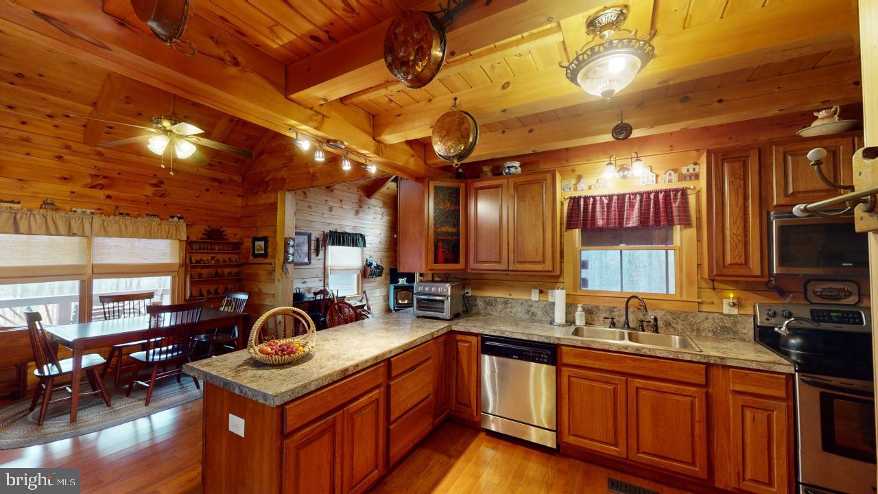 BLACKTHORN RIDGE ESTATES - Residential