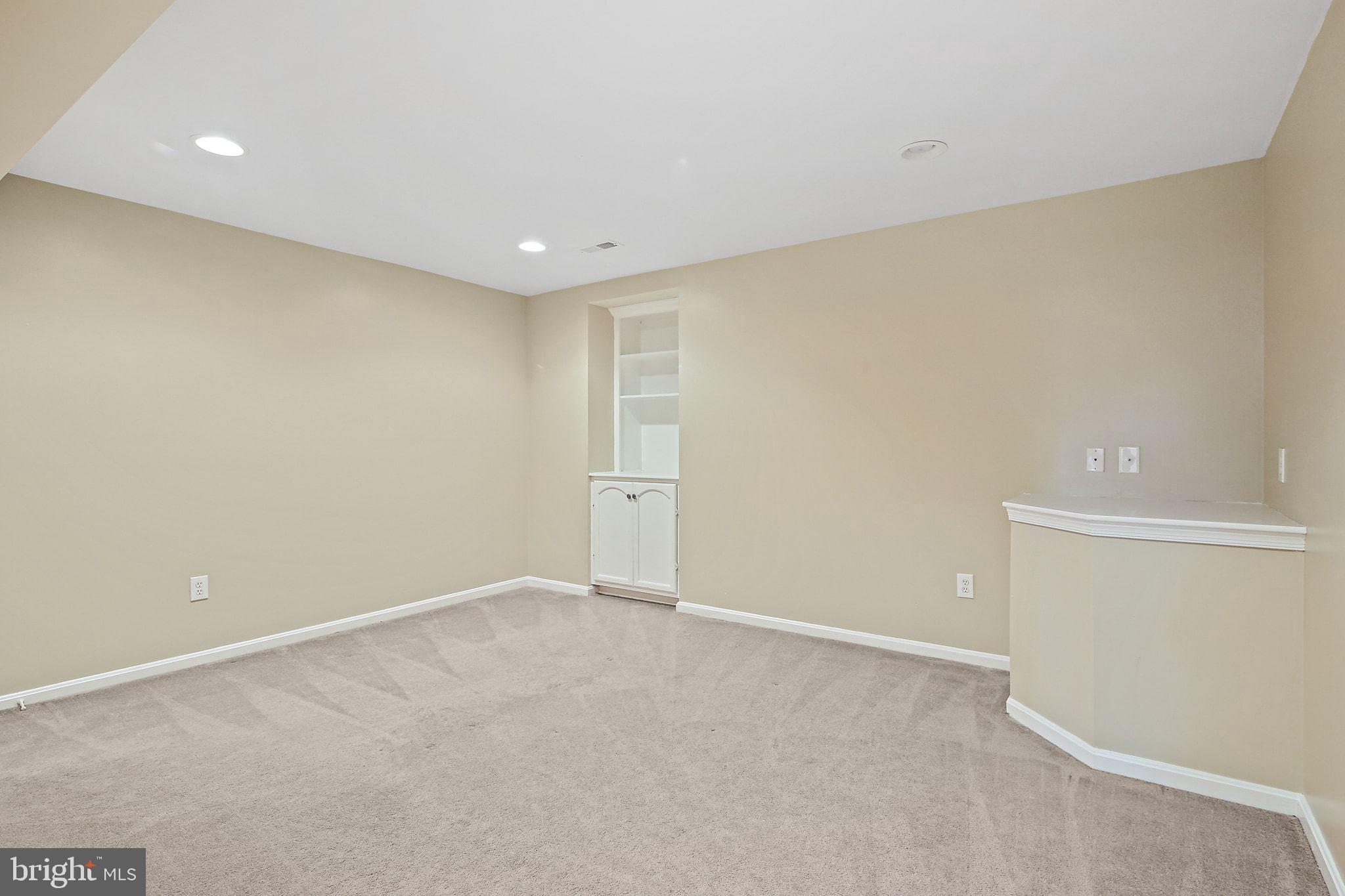 CHURCHILL TOWN SECTOR - Residential Lease