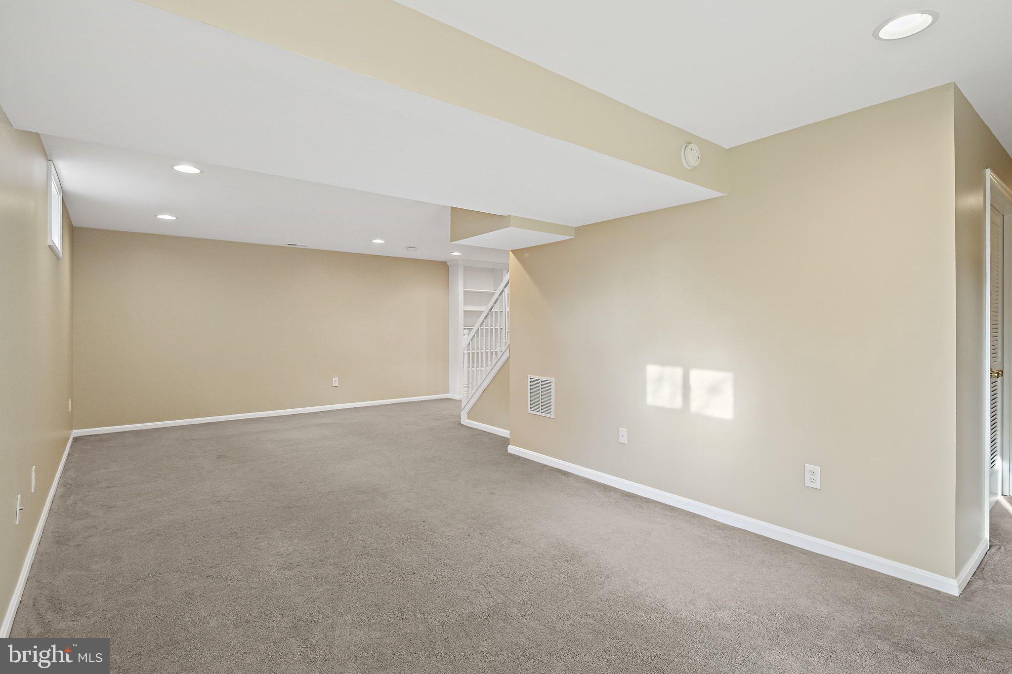 CHURCHILL TOWN SECTOR - Residential Lease