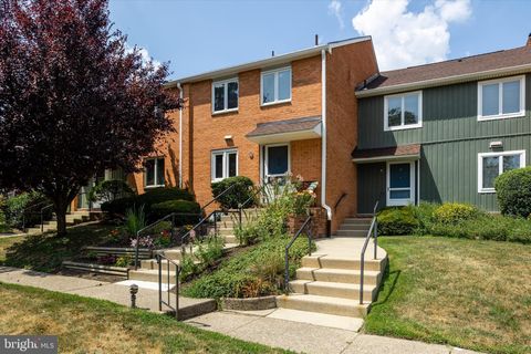 11 E CLOSE MOORESTOWN NJ 08057