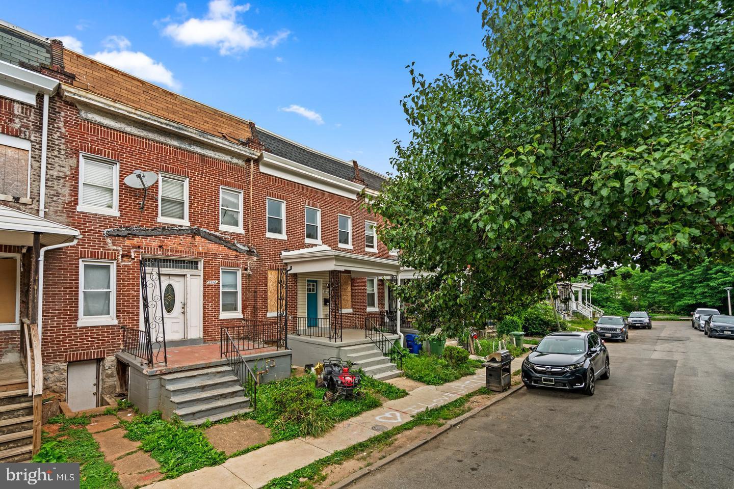 Don't miss this beautifully updated 3-bedroom, 1.5-bath home – a perfect fit for investors or first-time home buyers. Renovated with care, this property features modern finishes throughout and a brand-new electrical panel installed in 2025.
Currently leased at $1,550/month through September 15, 2025. Whether you're looking to grow your investment portfolio or secure a future primary residence, this property checks all the boxes.
Schedule your showing today and take advantage of this turn-key opportunity!