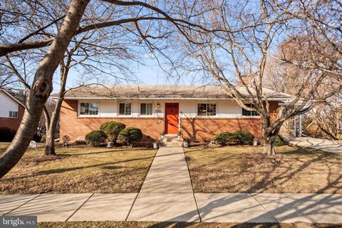 Photo of 5017 White Flint Drive, KENSINGTON, MD 20895 (MLS # MDMC2164930) Photo of 5017 White Flint Drive, KENSINGTON, MD 20895 (MLS # MDMC2164930)