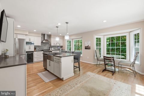 Photo of 9235 Northedge Drive, SPRINGFIELD, VA 22153 (MLS # VAFX2318332)