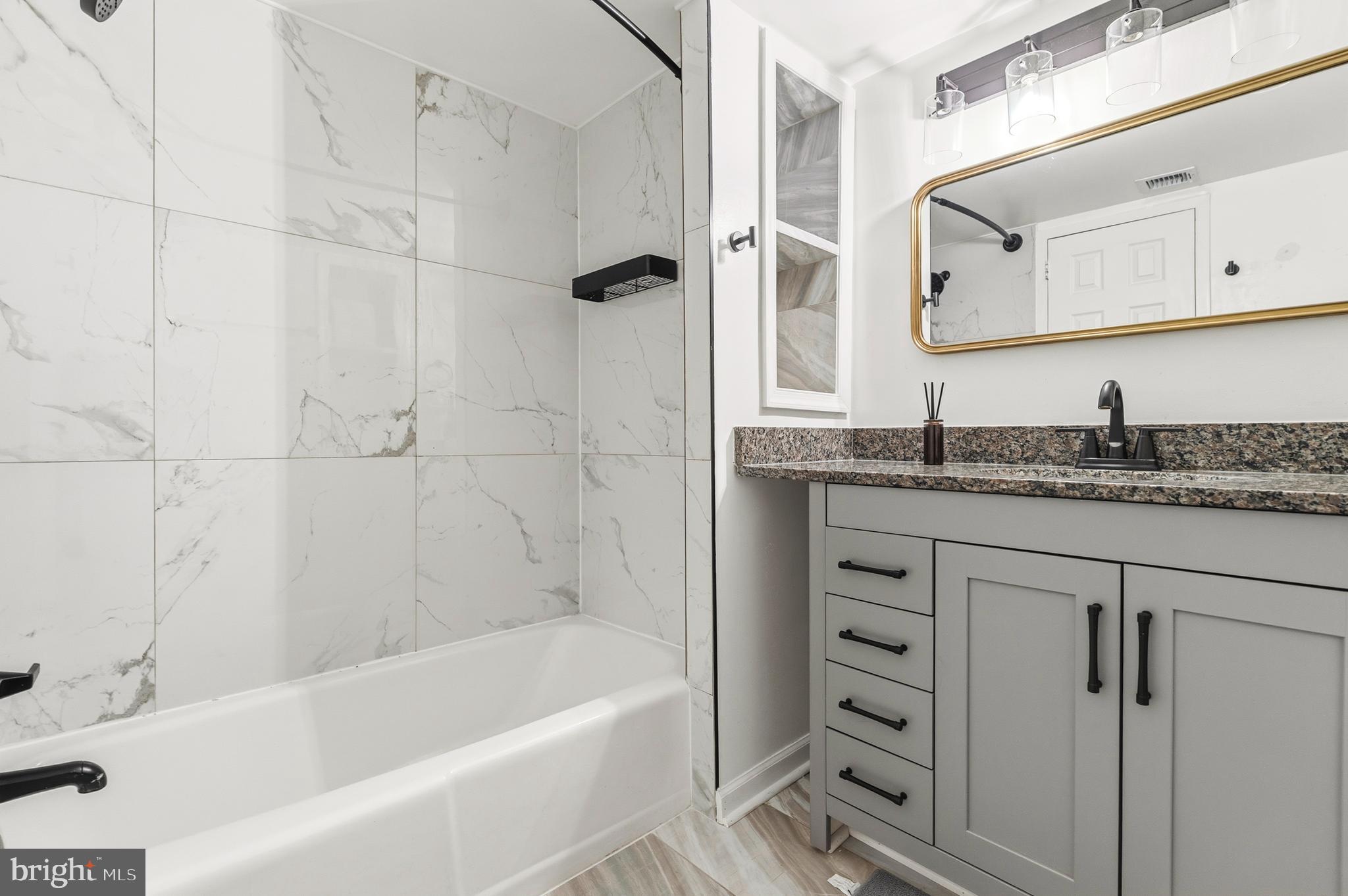 HUNTINGTON CLUB - Residential