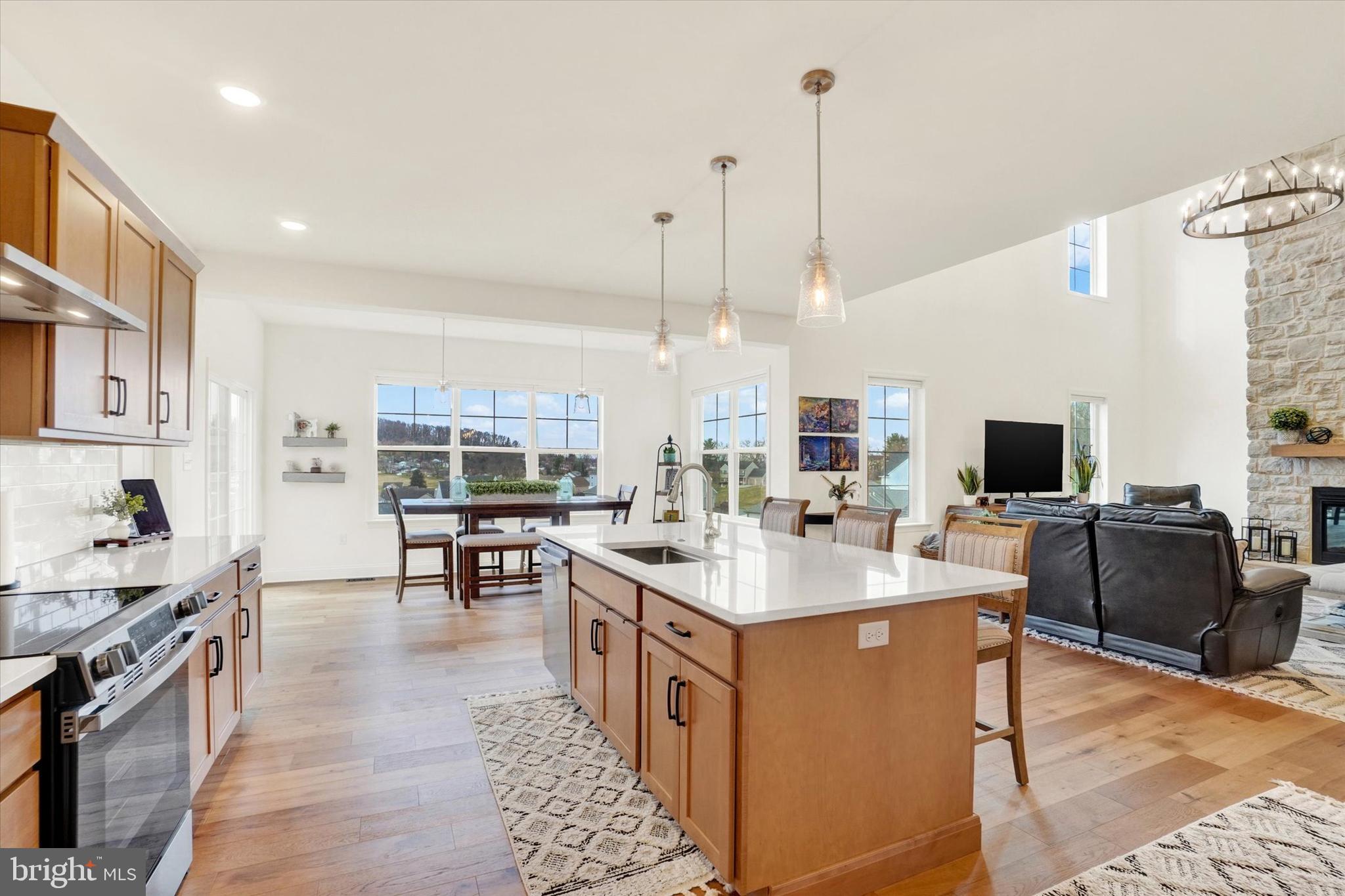 EAGLES VIEW - Residential