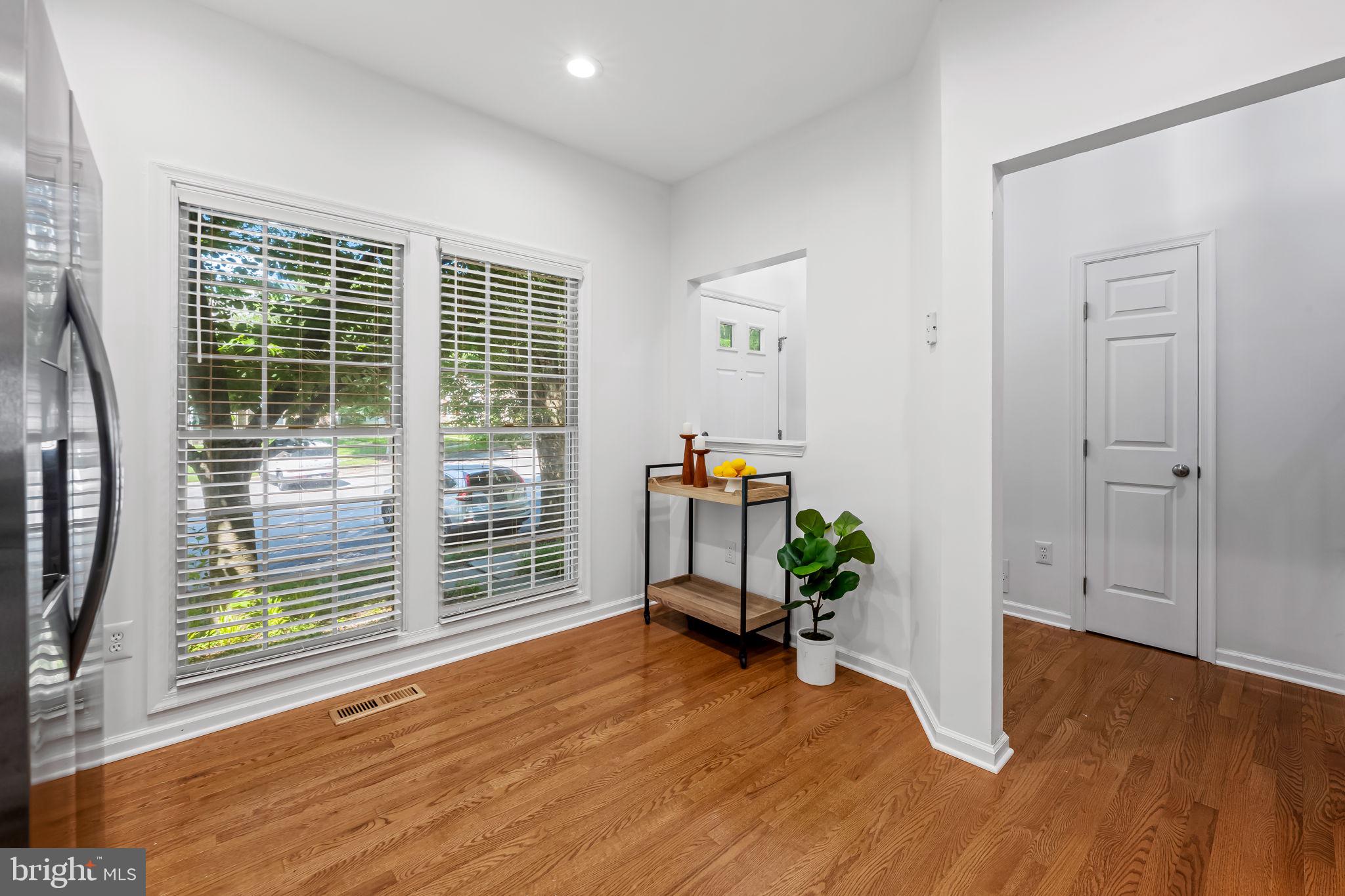 NEWTOWN - Residential