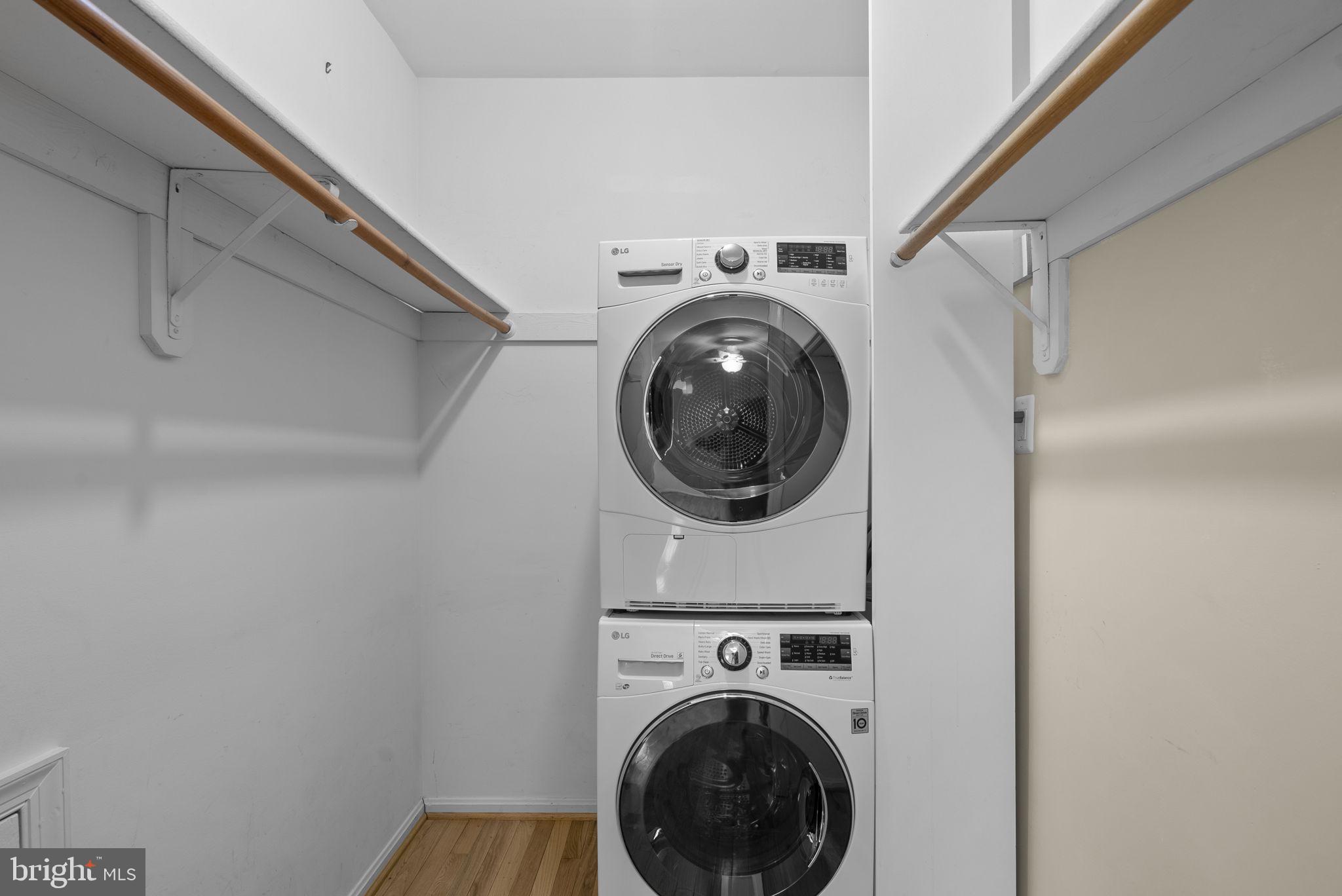 ELEVEN CEDARS - Residential