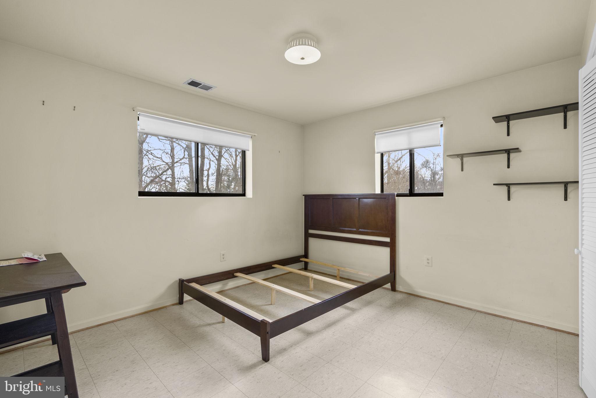 ELEVEN CEDARS - Residential