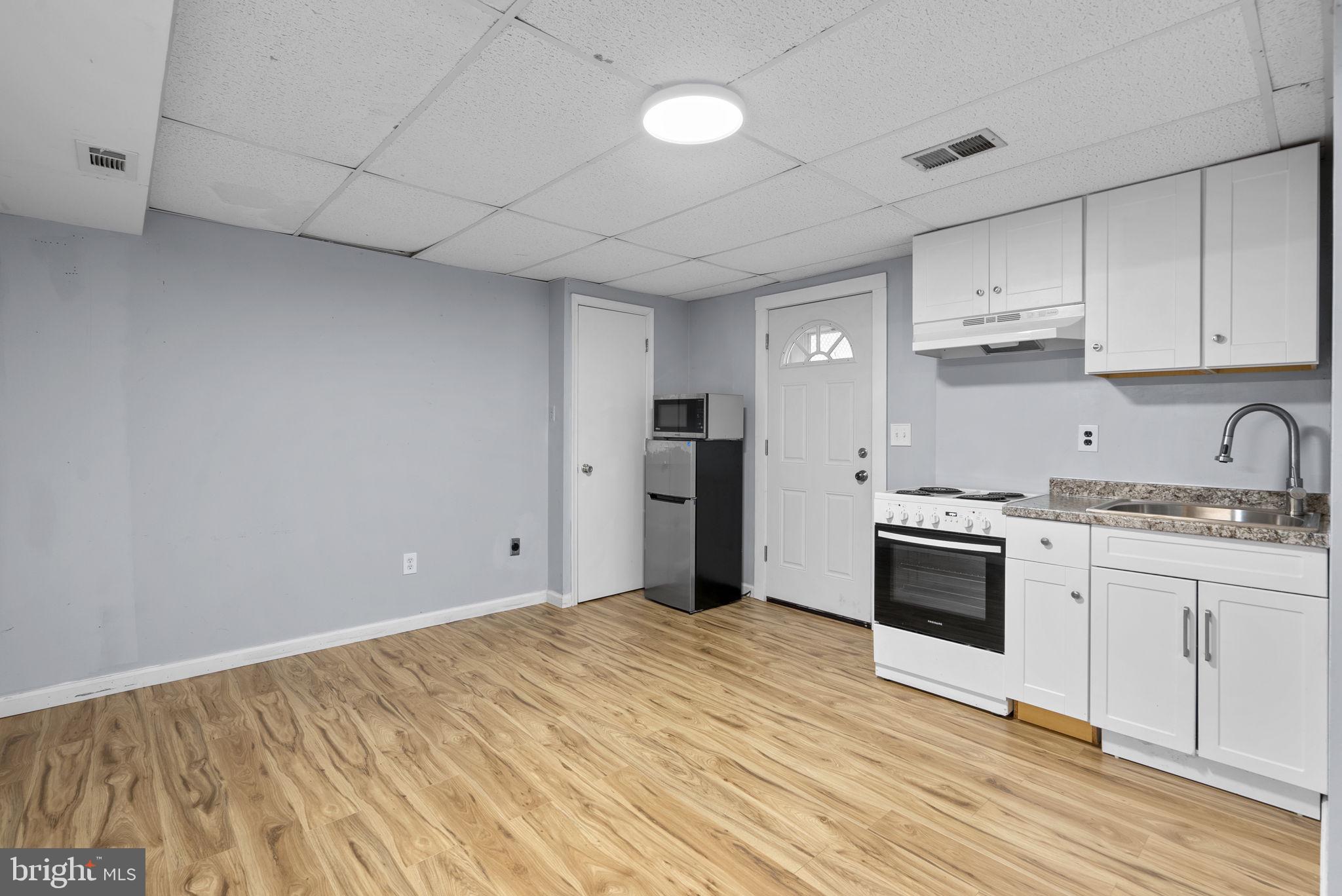 ELEVEN CEDARS - Residential