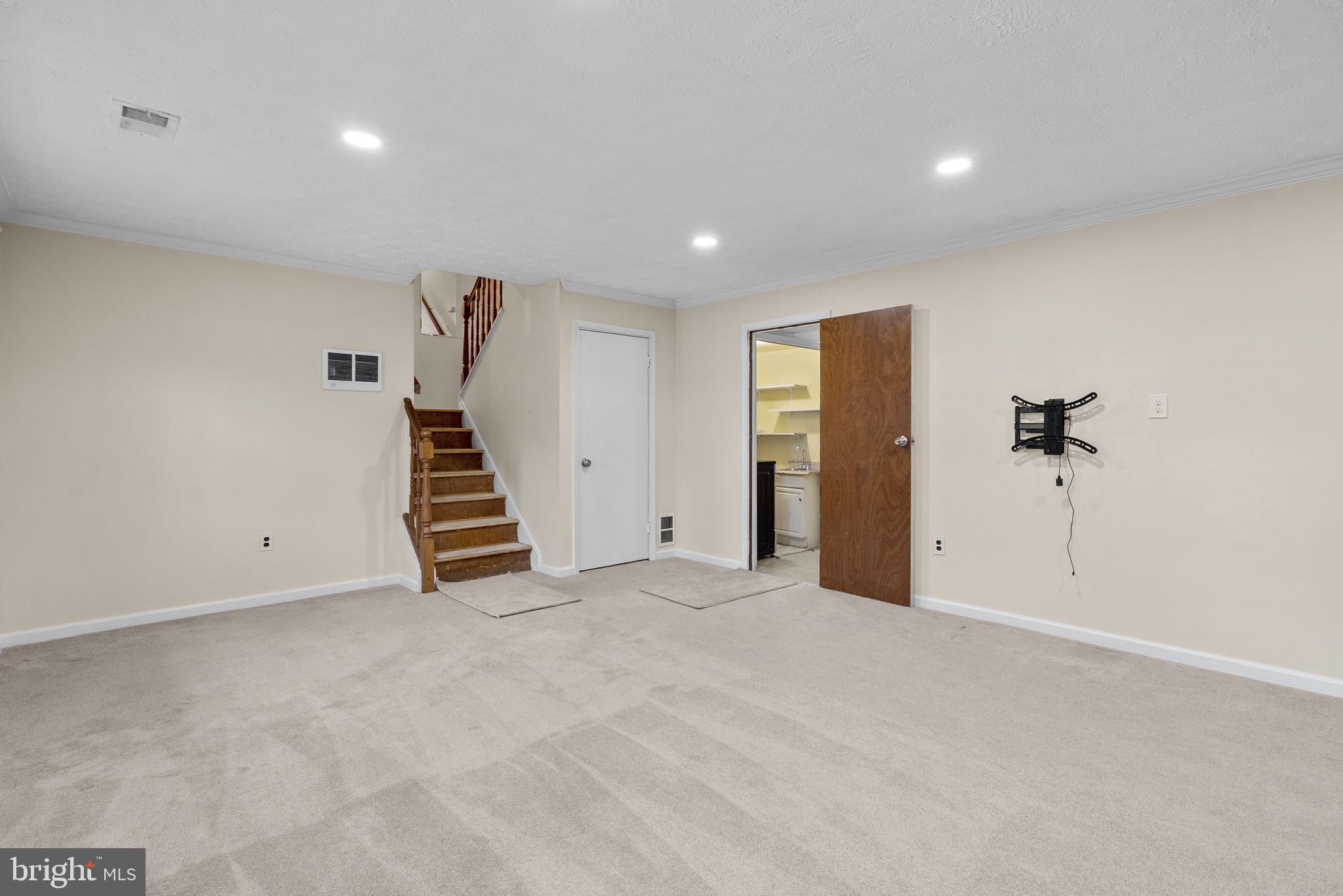 ELEVEN CEDARS - Residential