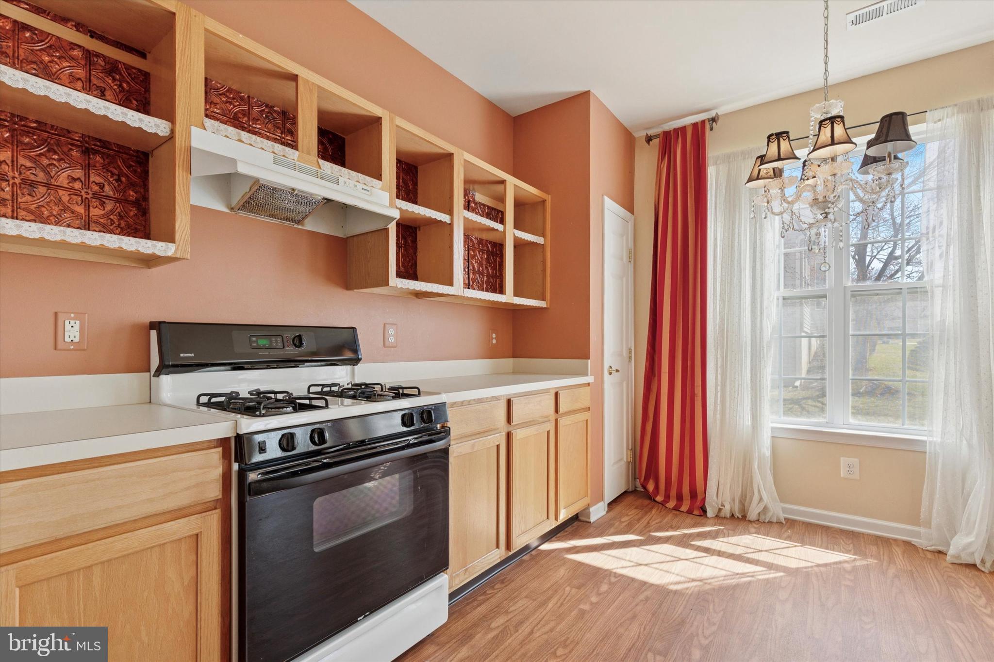 WARWICK MANOR - Residential