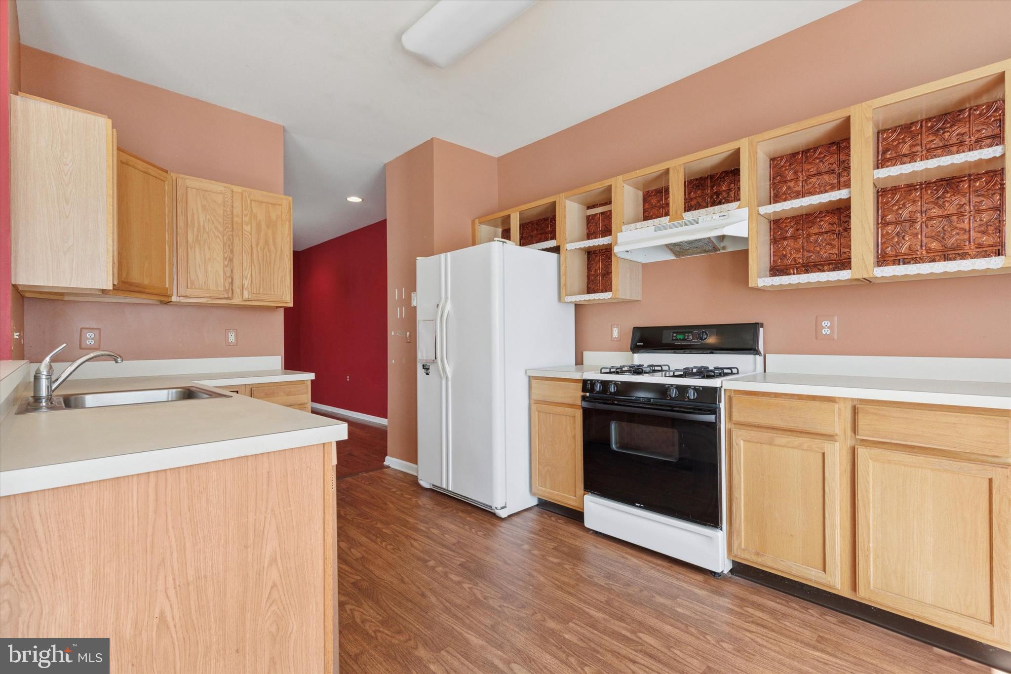 WARWICK MANOR - Residential