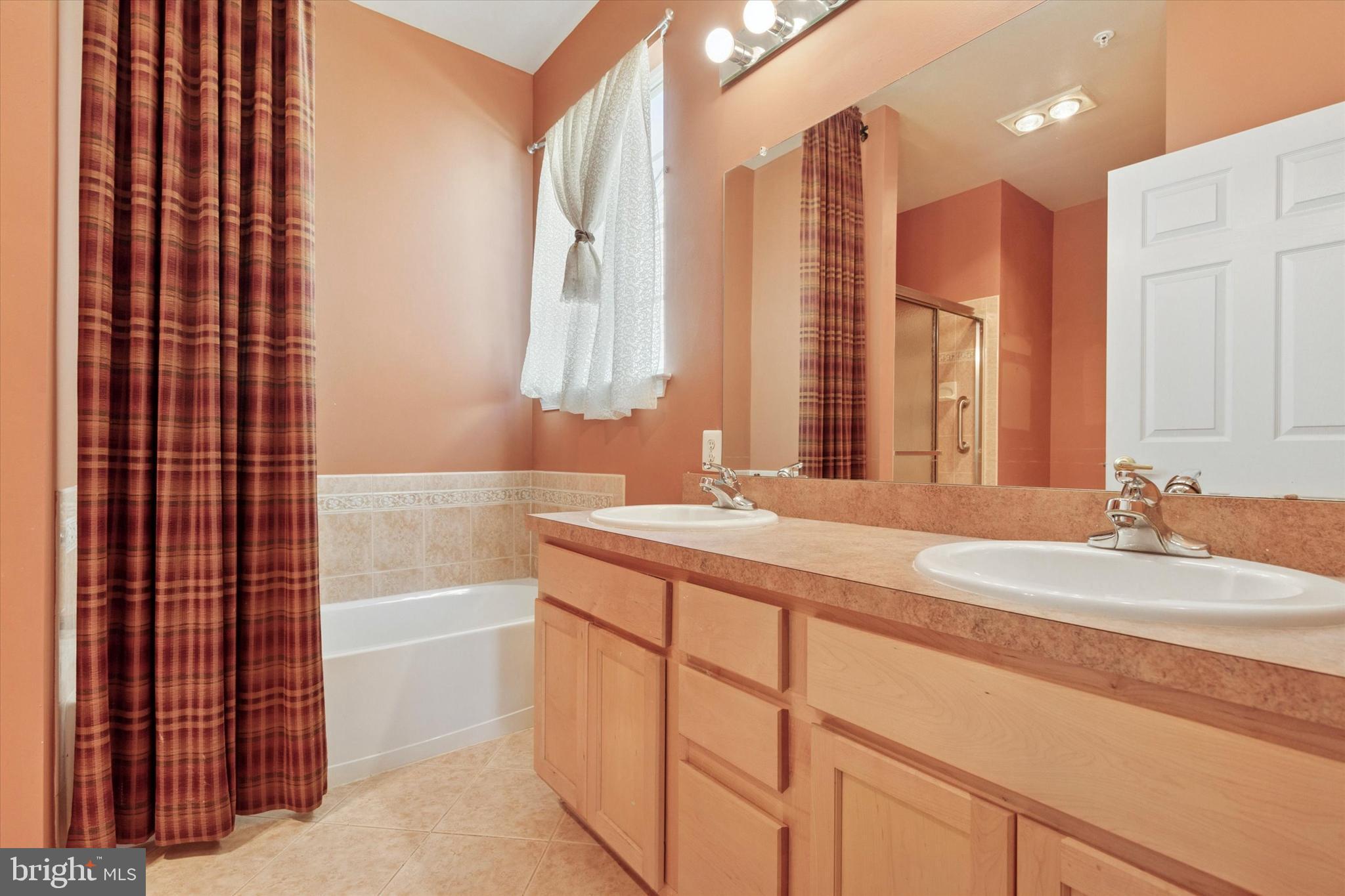 WARWICK MANOR - Residential