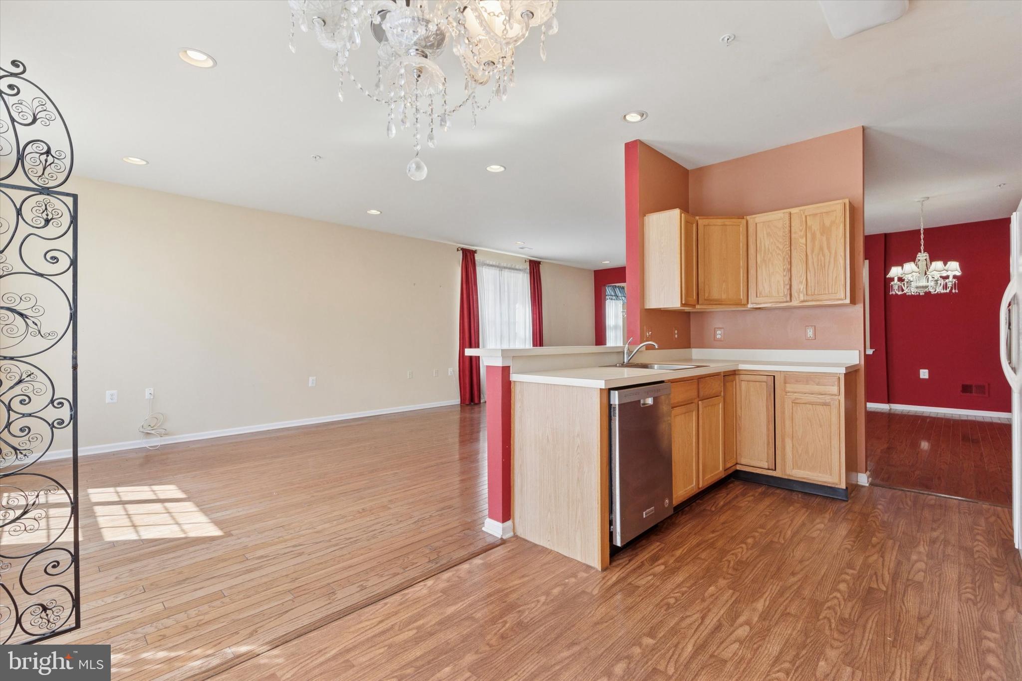 WARWICK MANOR - Residential