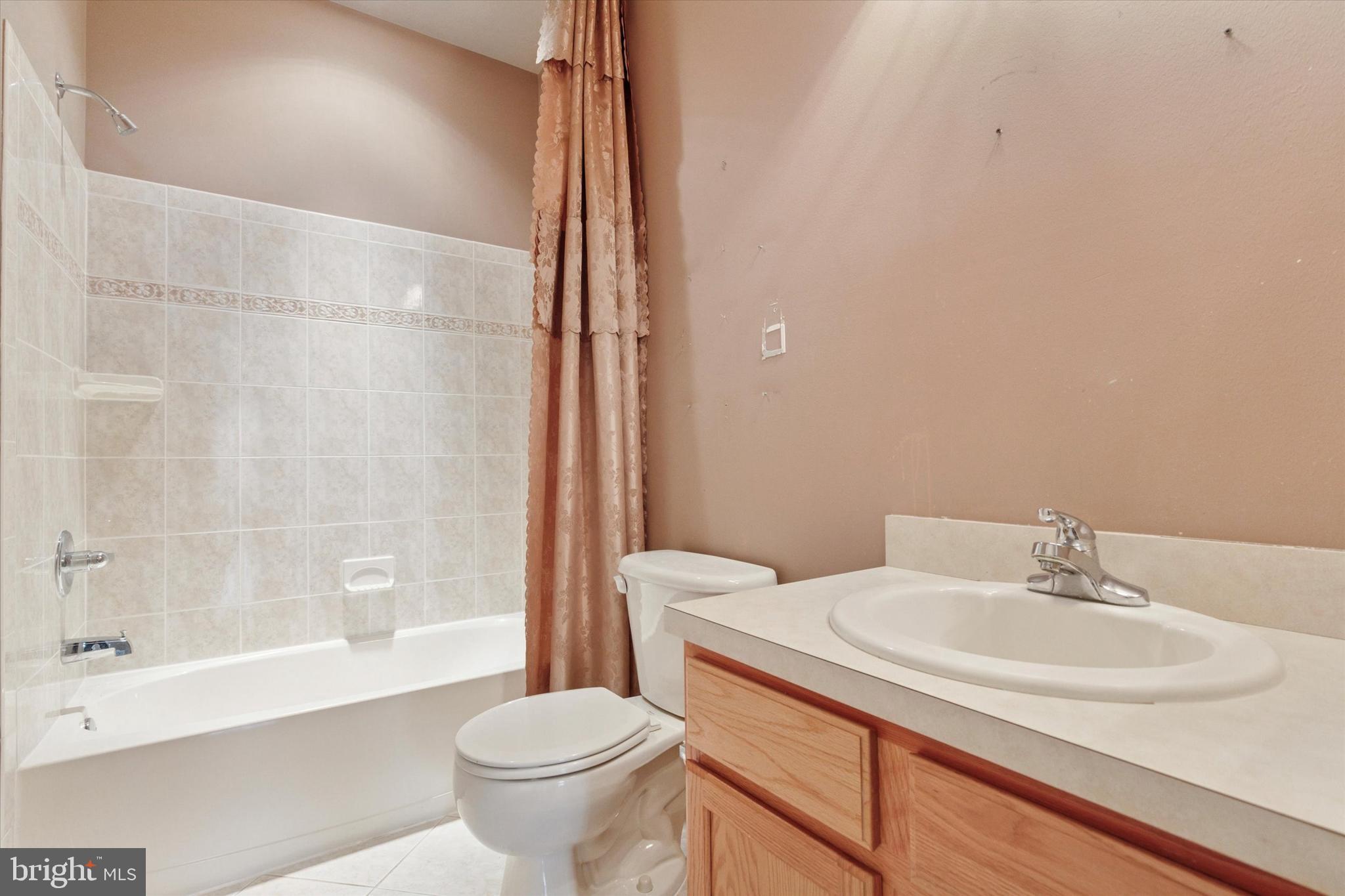 WARWICK MANOR - Residential