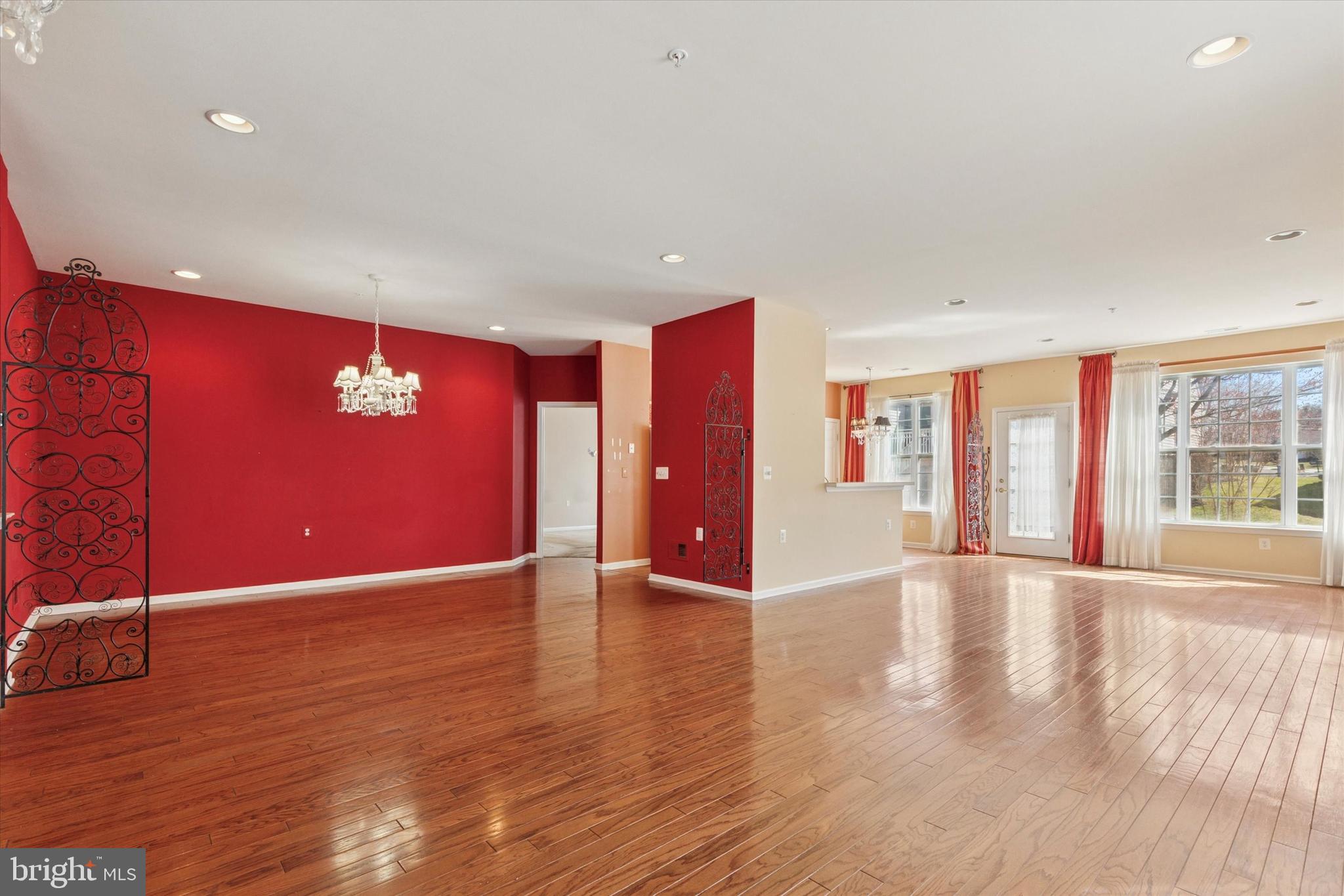 WARWICK MANOR - Residential