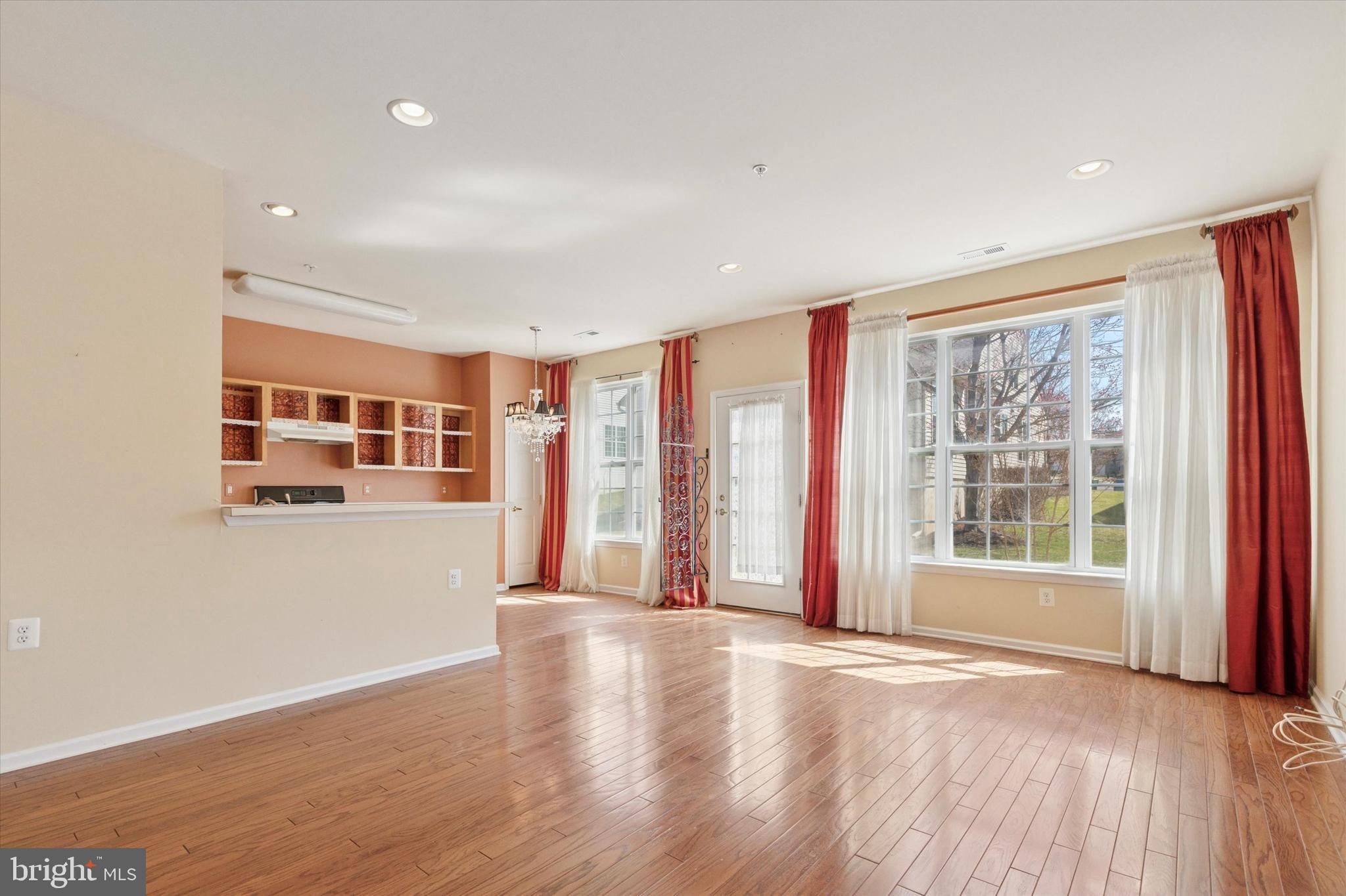 WARWICK MANOR - Residential