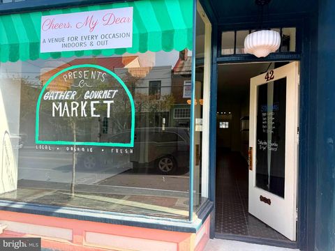 Photo of 42 Piccadilly Street E, WINCHESTER, VA 22601 (MLS # VAWI2010294)