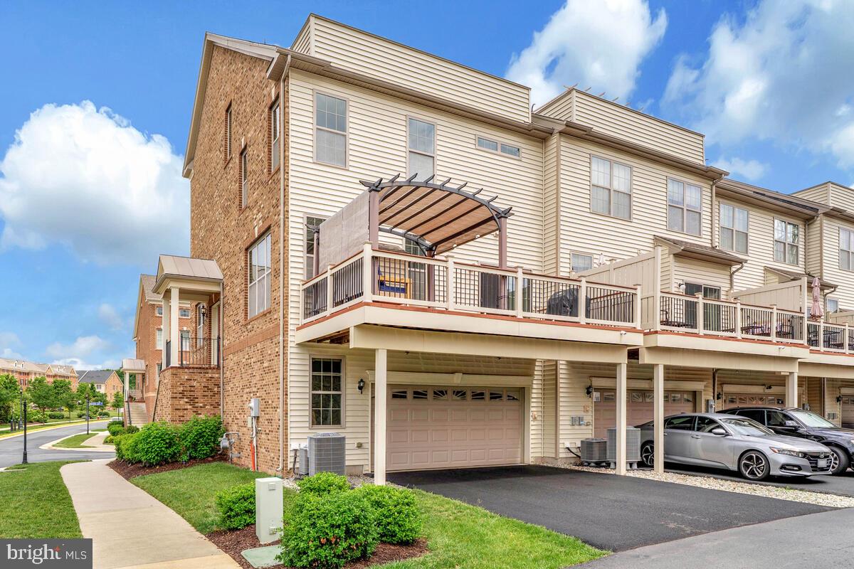 22635 NAUGATUCK SQUARE