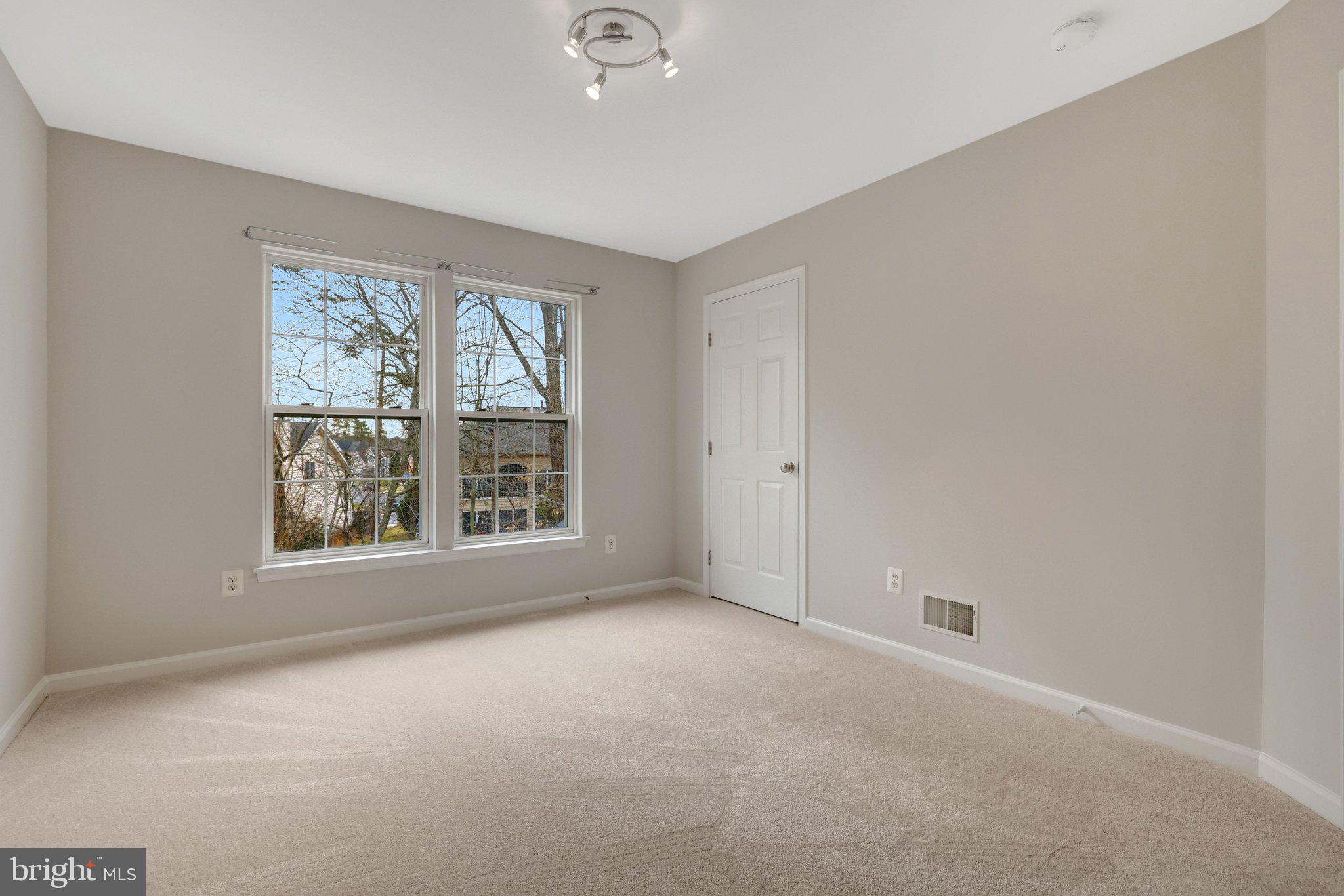 RIVER CREST - Residential