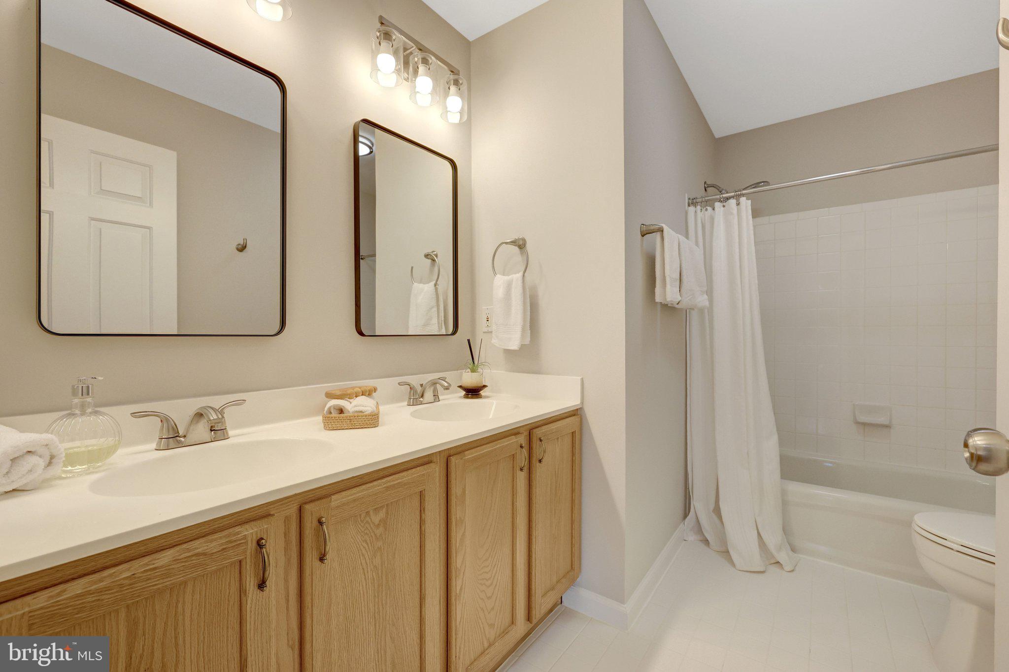 RIVER CREST - Residential