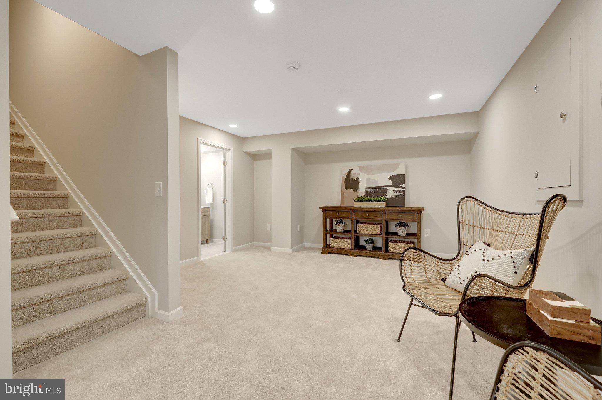 RIVER CREST - Residential