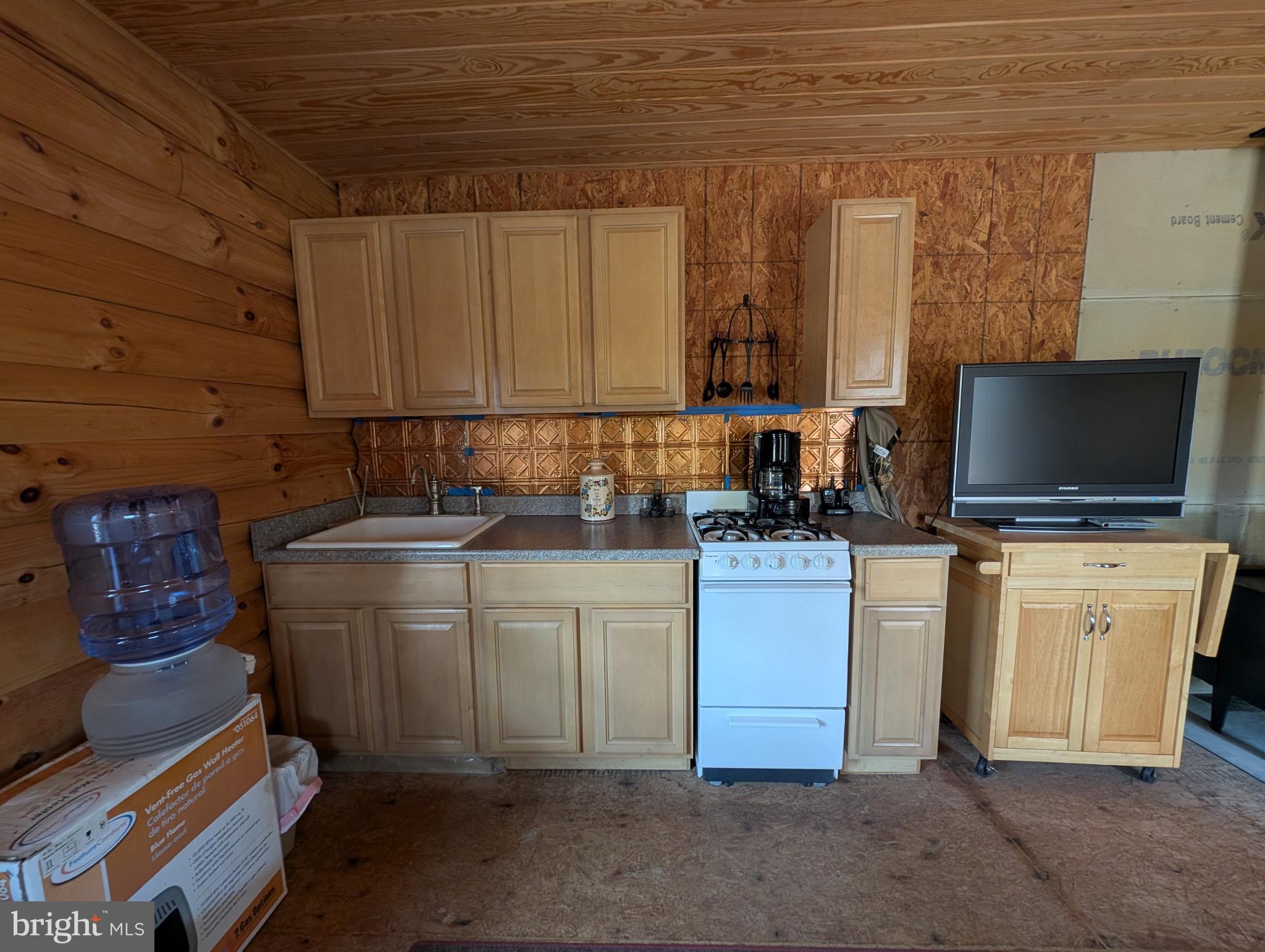 422 CABIN HOLLOW LN