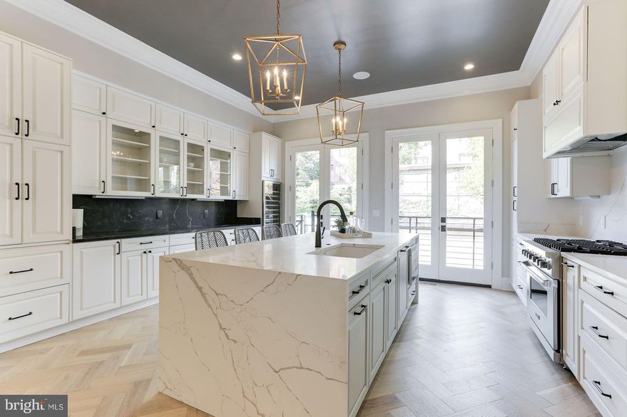 Stunning, light-filled 4BR/4.5BA + FR & den custom home featuring large gorgeous kitchen w/high-end appliances. Designed for how we all want to live w/ every modern amenity. Bespoke design selections, high ceilings, custom millwork, smart home technology, elevator, rear garden & roof deck & 2-car secure parking. Tucked on one of the best blocks in the city.