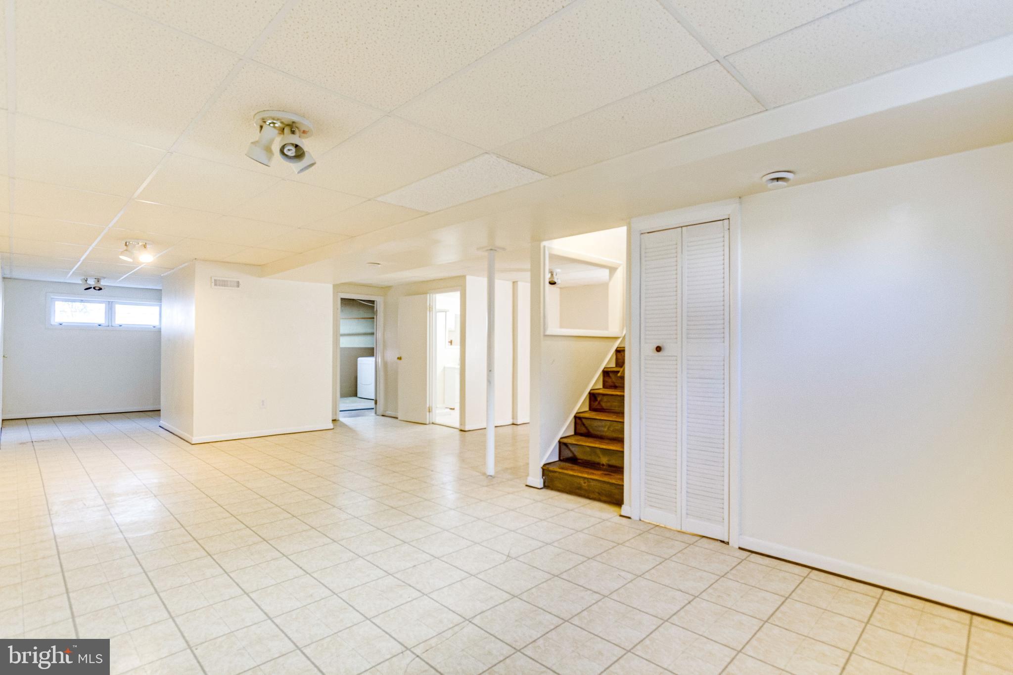 FAIRLAWN-LAUREL - Residential